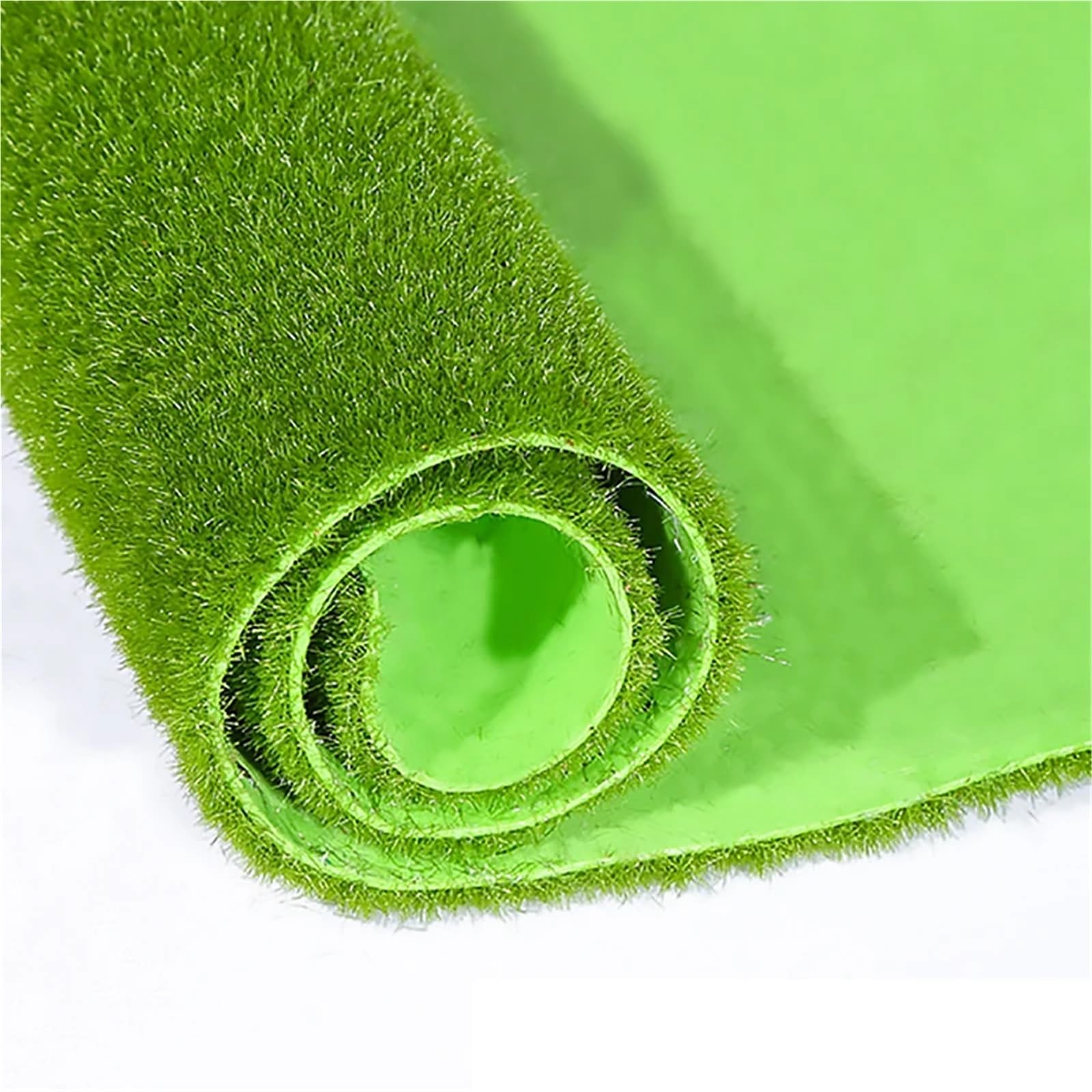 Tapis de gazon artificiel contre le sol bétonné un revêtement synthétique pour balcon