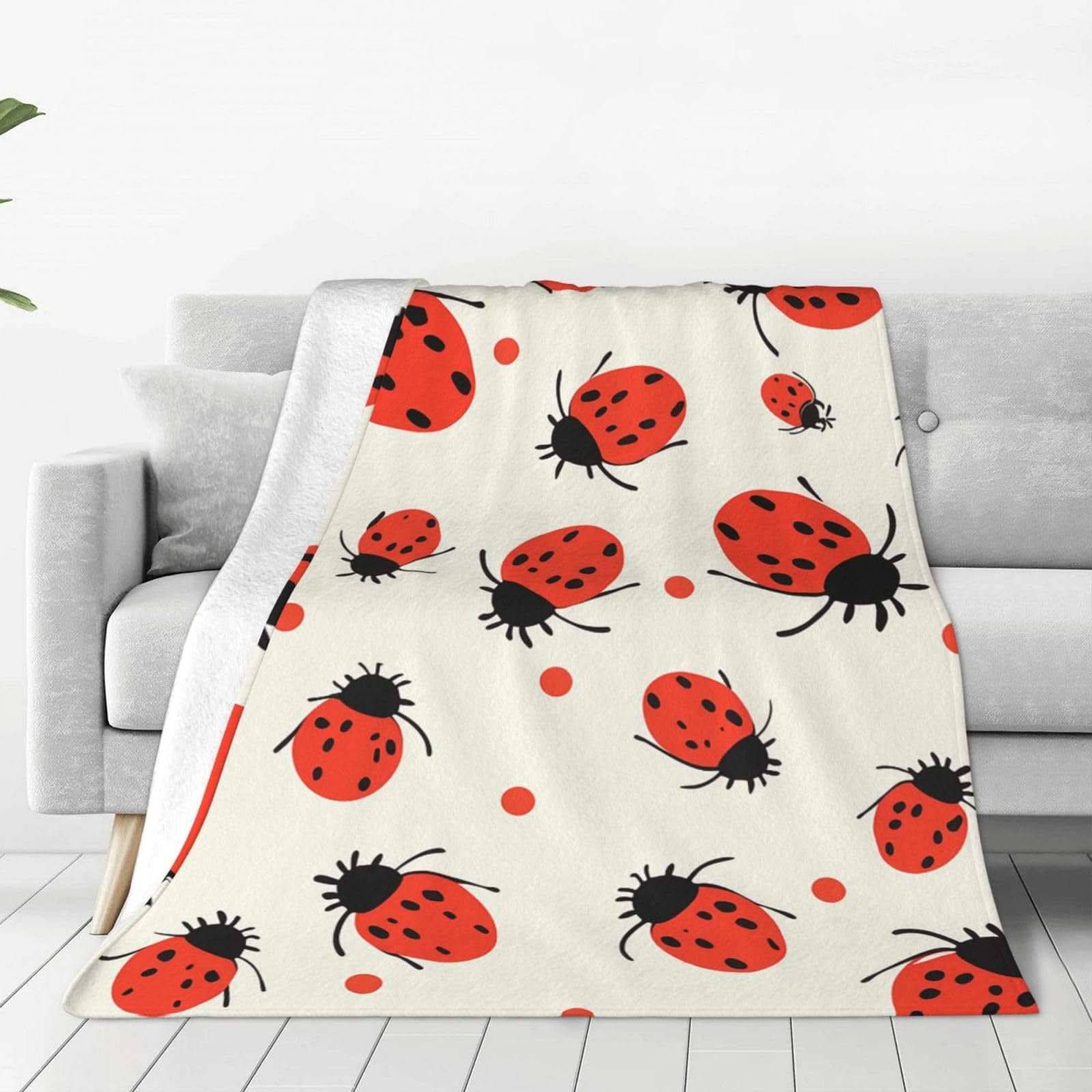 Couverture de lit flanelle coccinelles : Plaid douillet pour vos soirées canapé et camping