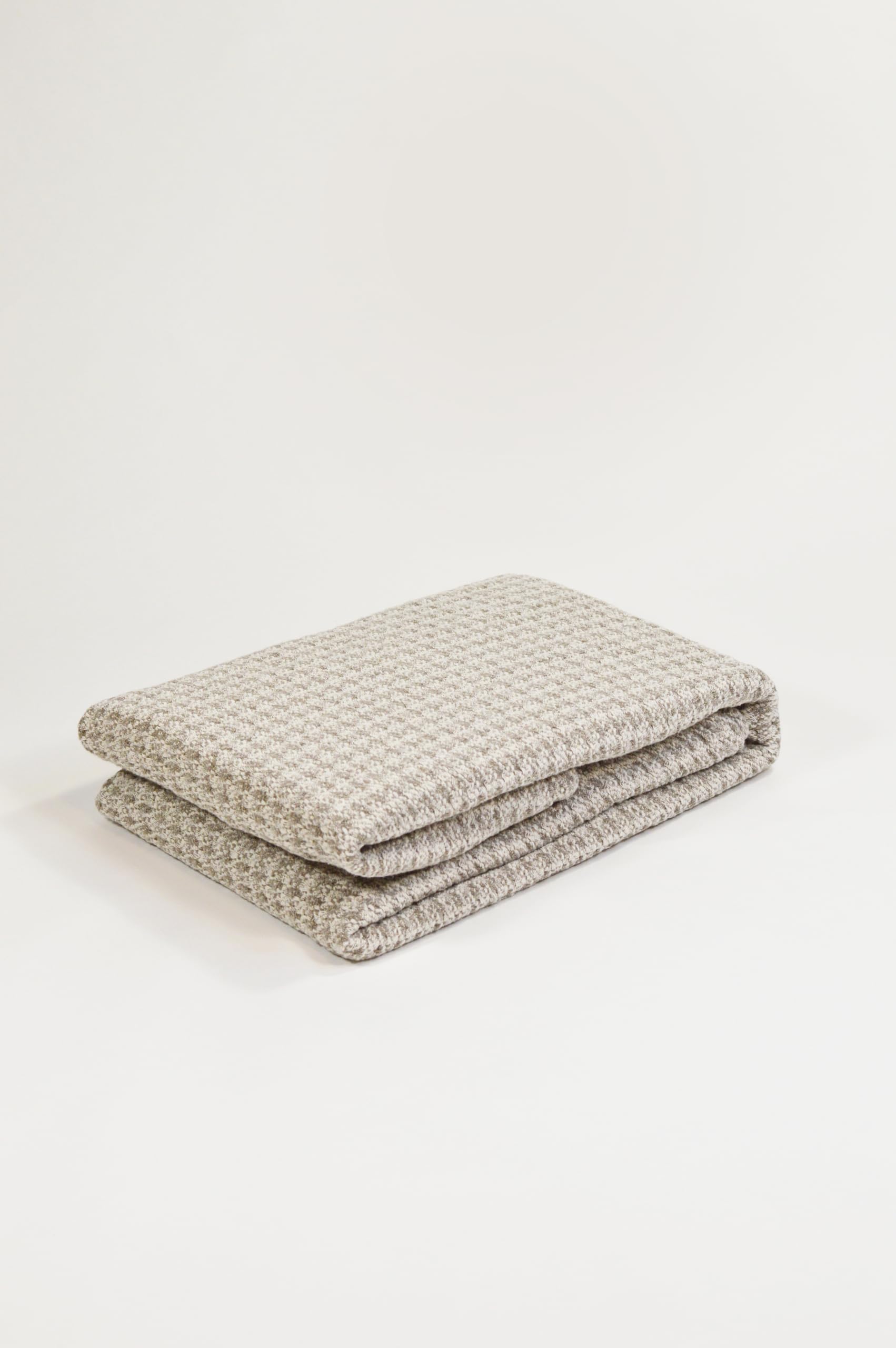 Fineline Leinendecke Olja, 100% Leinen, Tagesdecke, Bettucover, Single-Layered, Skandi/Japandi-Stil, dezentes Karomuster, 200x200 cm, 1,7 kg