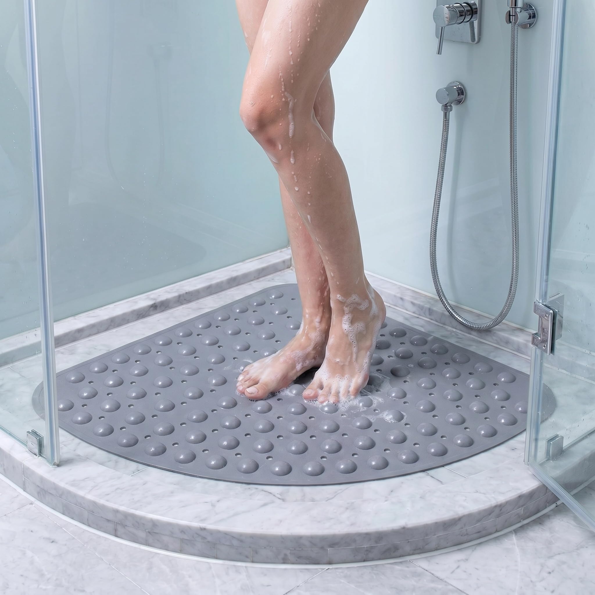 Tapis de Douche Antidérapant d'angle 70x70 cm Gris – Tapis de Bain en PVC avec Ventouses Puissantes et Trous de Drainage, Séchage Rapide, Anti-moisissure, Design Moderne, Lavable en Machine