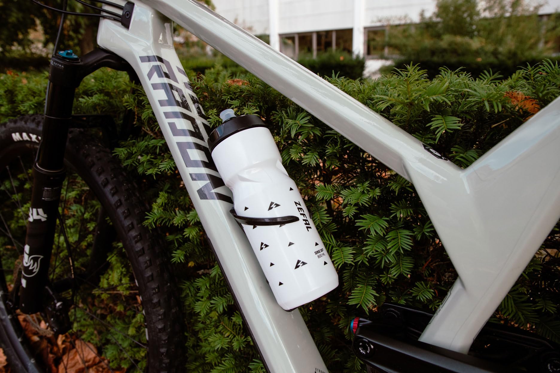 ZEFAL Zestaw Sense Soft 80 Bidon rowerowy i MTB - Zestaw dwóch miękkich i bezwonnych butelek sportowych - kanister na wodę bez BPA - silikonowy smoczek - biały, 2 x 800 ml
