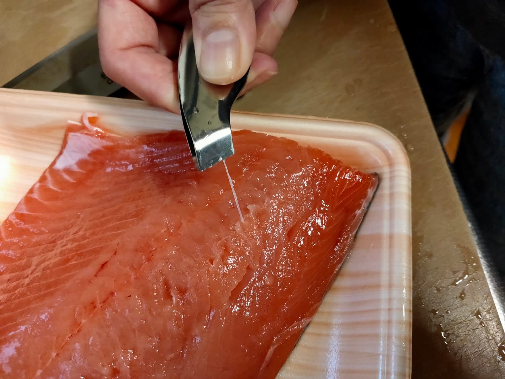 ピックアップの幅が広くつかみやすい。大きさもちょうど良く女性でも握りやすい