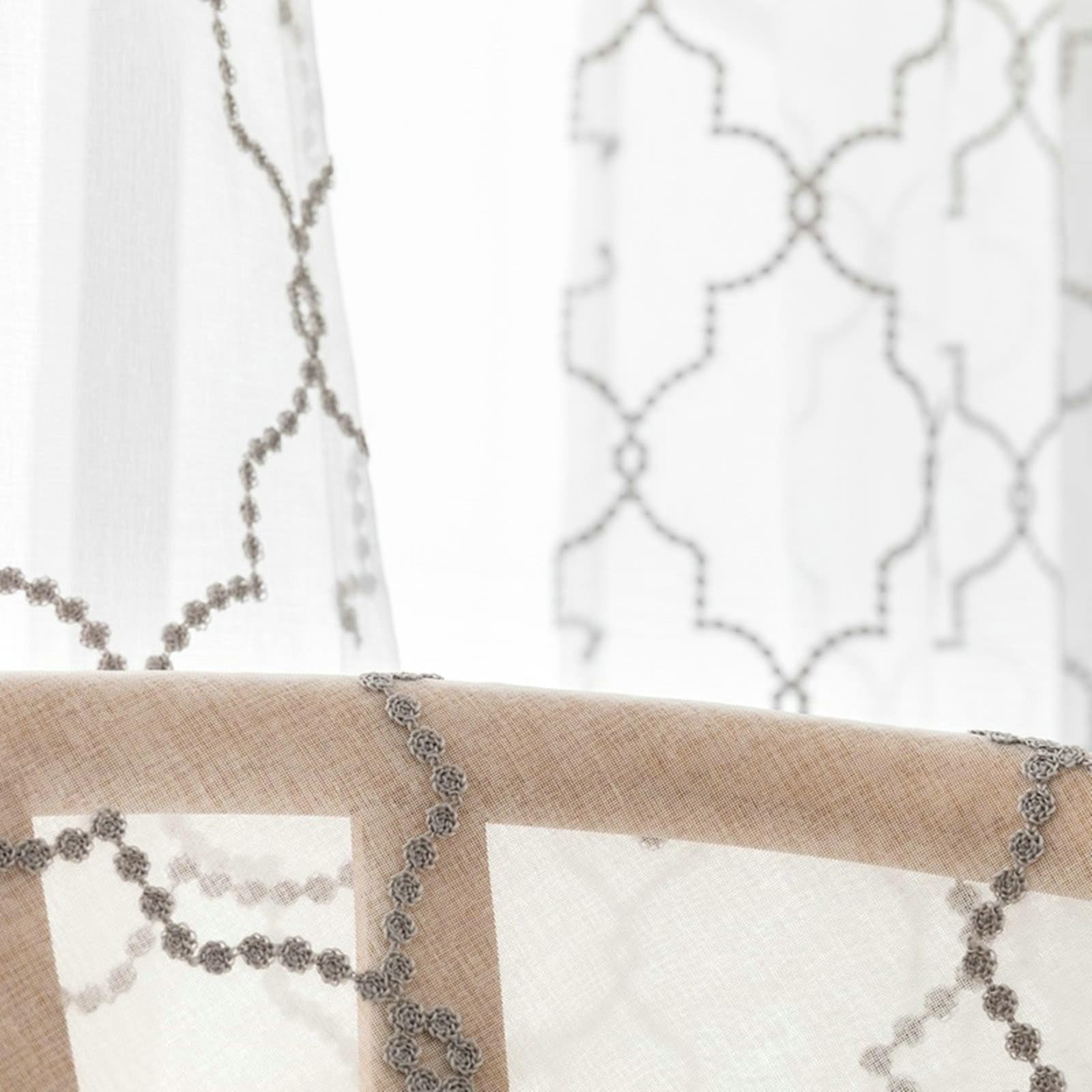 Vorhänge Grau und Weiß Transparent Kurz 137 Breit, 2 Stück Polyester Moderne Voile Vorhänge Bestickt mit Ösen für Schlafzimmer, H160 x B137 cm