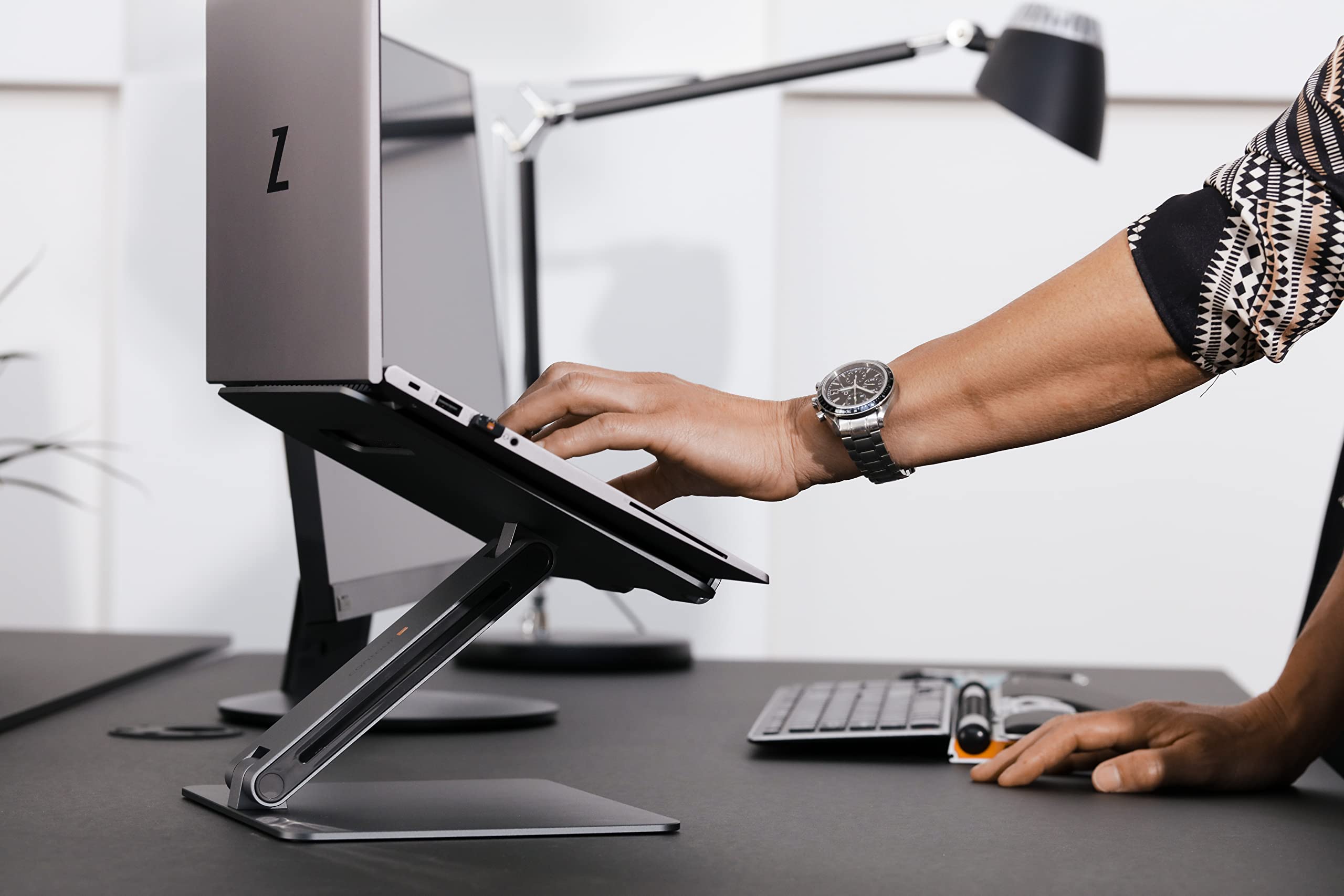 Contour Laptop Riser | Supporto portatile regolabile e robusto per notebook | Alluminio | Supporto ergonomico pieghevole per notebook | Compatibile con MacBook, laptop, notebook e tablet fino a 15,6"