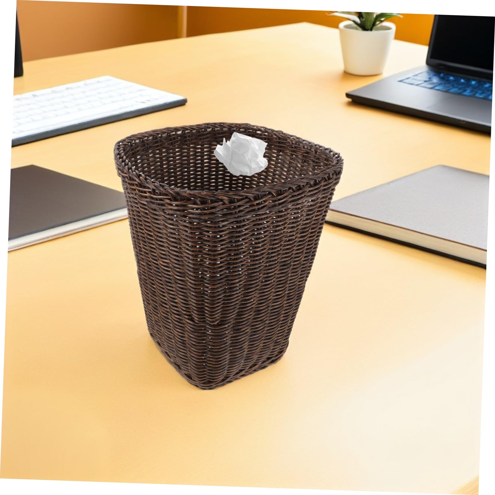 DECHOUS Cestino per Rifiuti da Scrivania in Rattan Sintetico, Cestino Piccolo Vintage per Carta Straccia, Contenitore per Rifiuti da Ufficio e Casa Design Compatto e Facile da Pulire