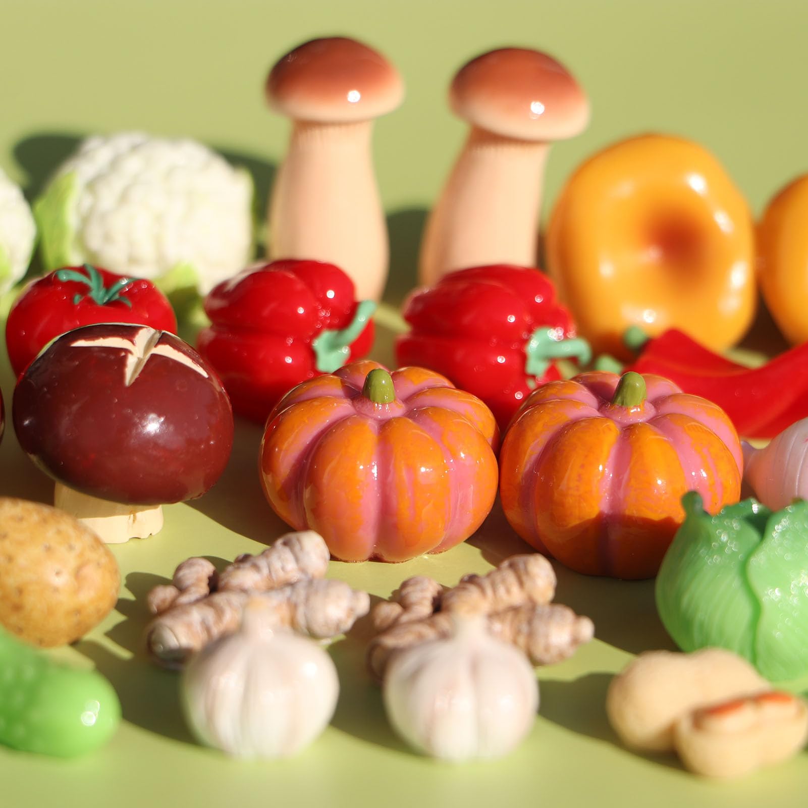30PCS Mini Vegetable Decor Resin Tiny Figures Small Tomatoes Carrots Onion Mushroom for Party Table Garden Figurines