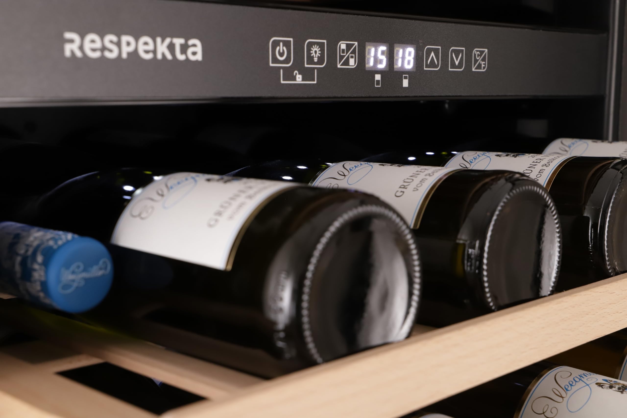 Respekta Einbau-Weinkühlschrank 57 Flaschen 143 L 2 Temperaturzonen 5°-22°C Touch Control LED Leuchte 38 dB WKSE 57-19