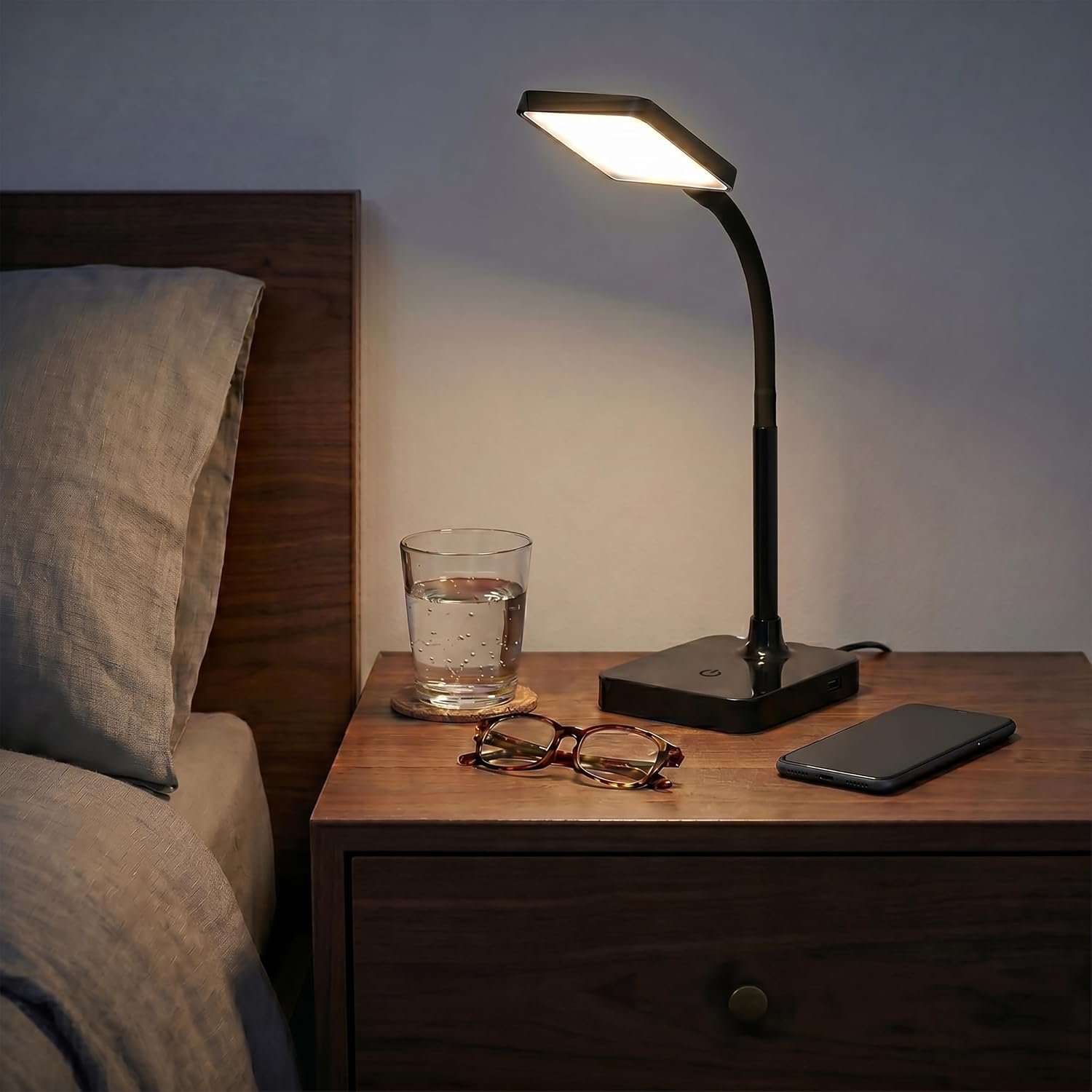 MaxLite Desk LAMP LED 4W Slim 3000K, USB Port, Black Finish, White
