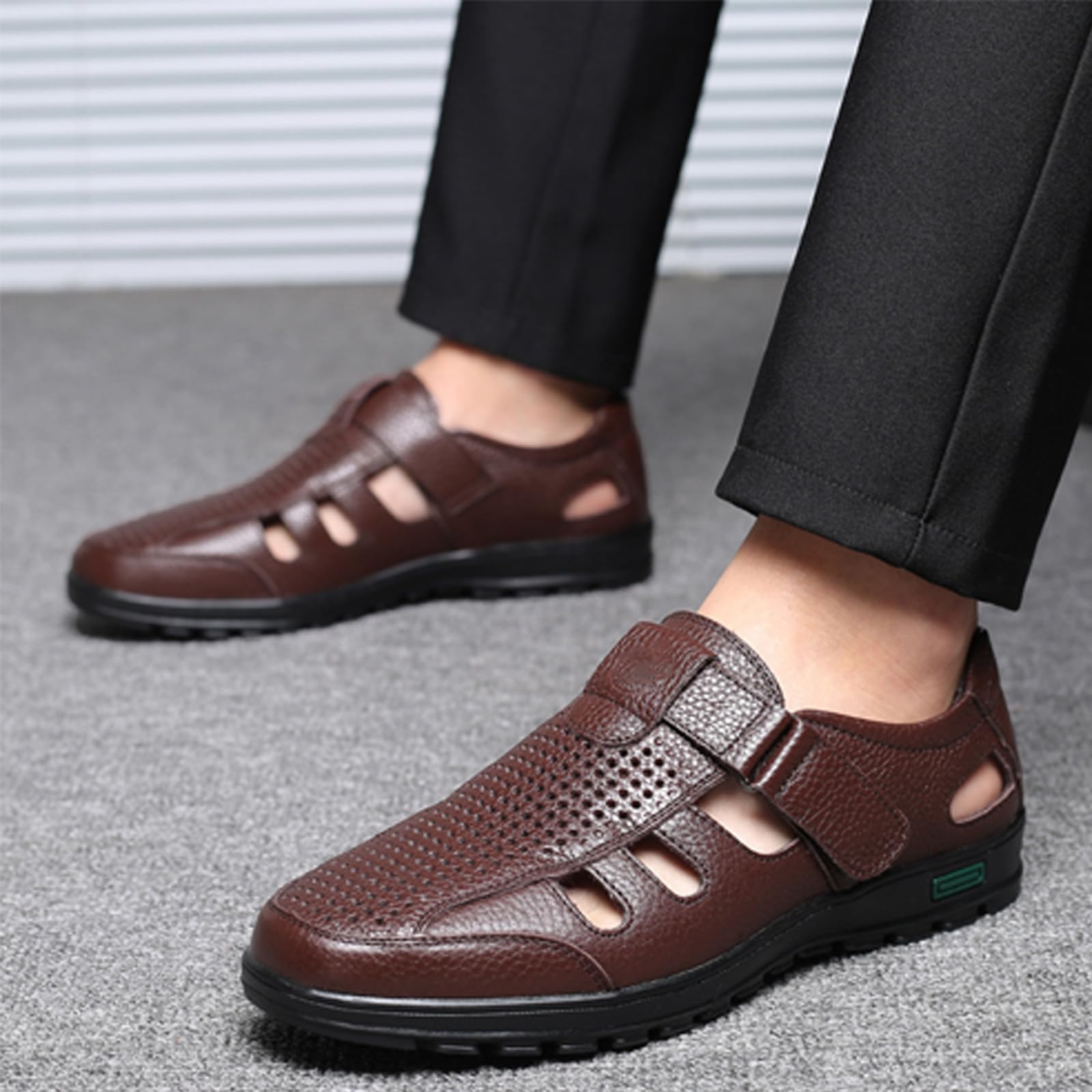 Sandali estivi da uomo in pelle traspirante casual punta chiusa comode scarpe da passeggio abito leggero antiscivolo suola morbida piatta