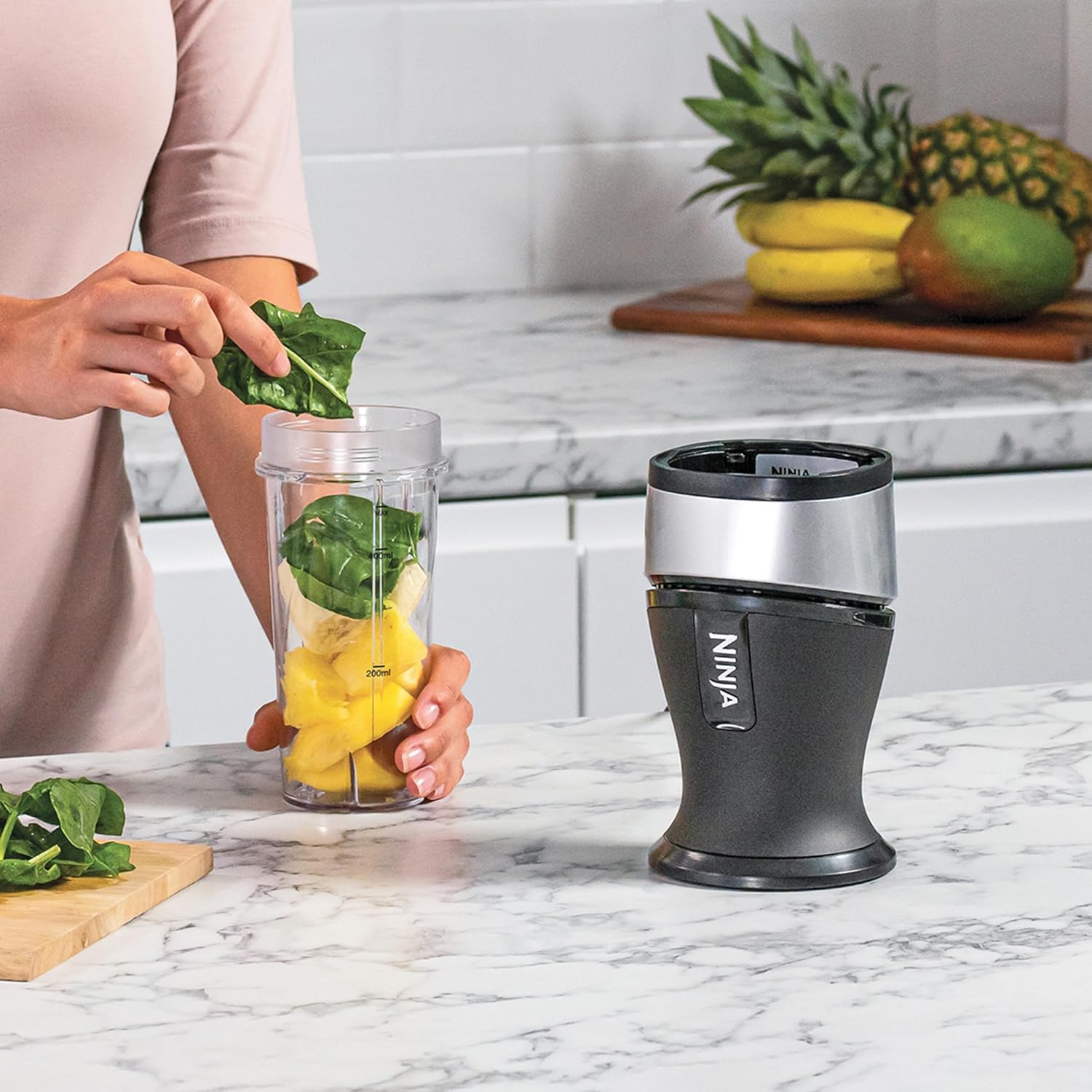 Ninja Batidora delgada de 700 W y batidora, 2 vasos de 470 ml con tapas de boquilla, licuadora personal, hielo triturado y fruta congelada, plata/negro QB3001UKS