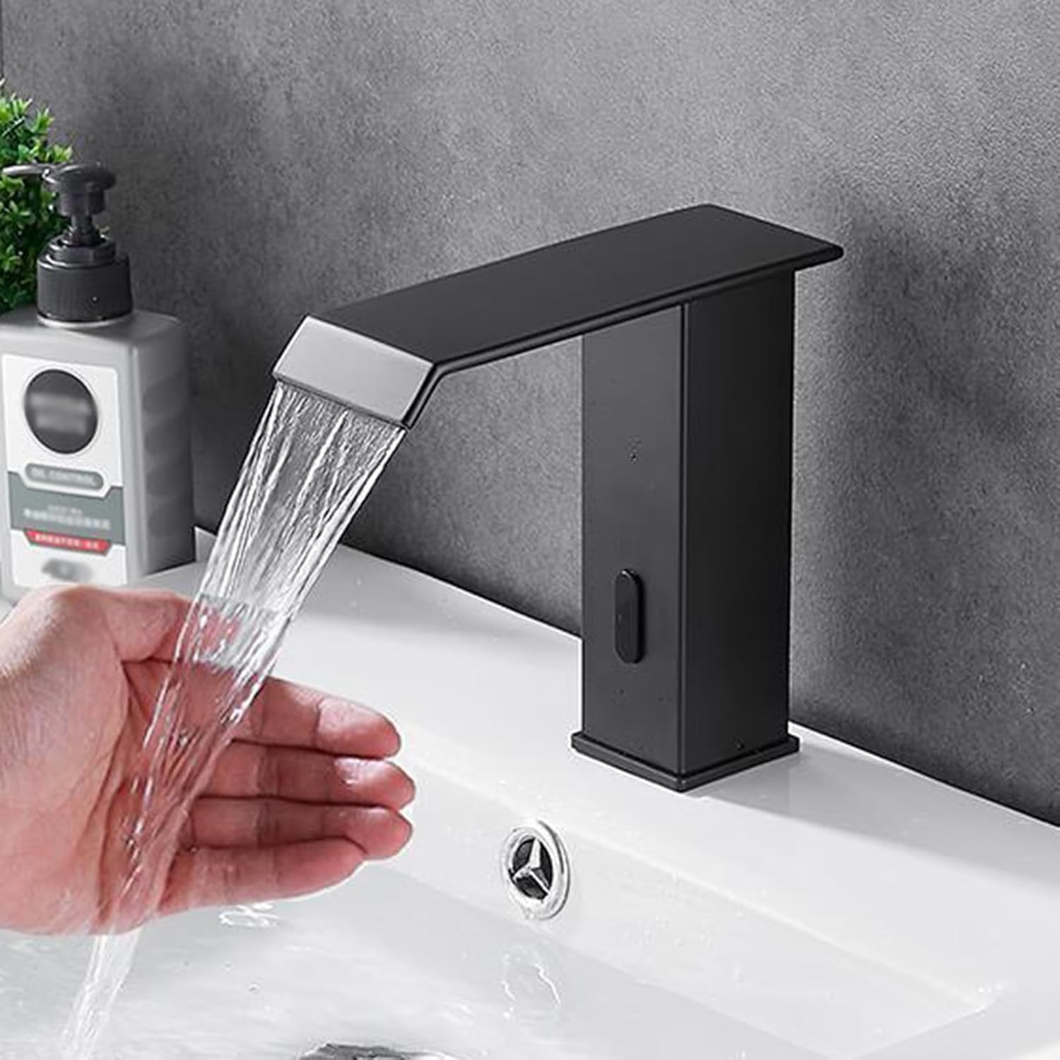 Robinet à capteur haut de gamme design cascade pour lavabo eau chaude froide