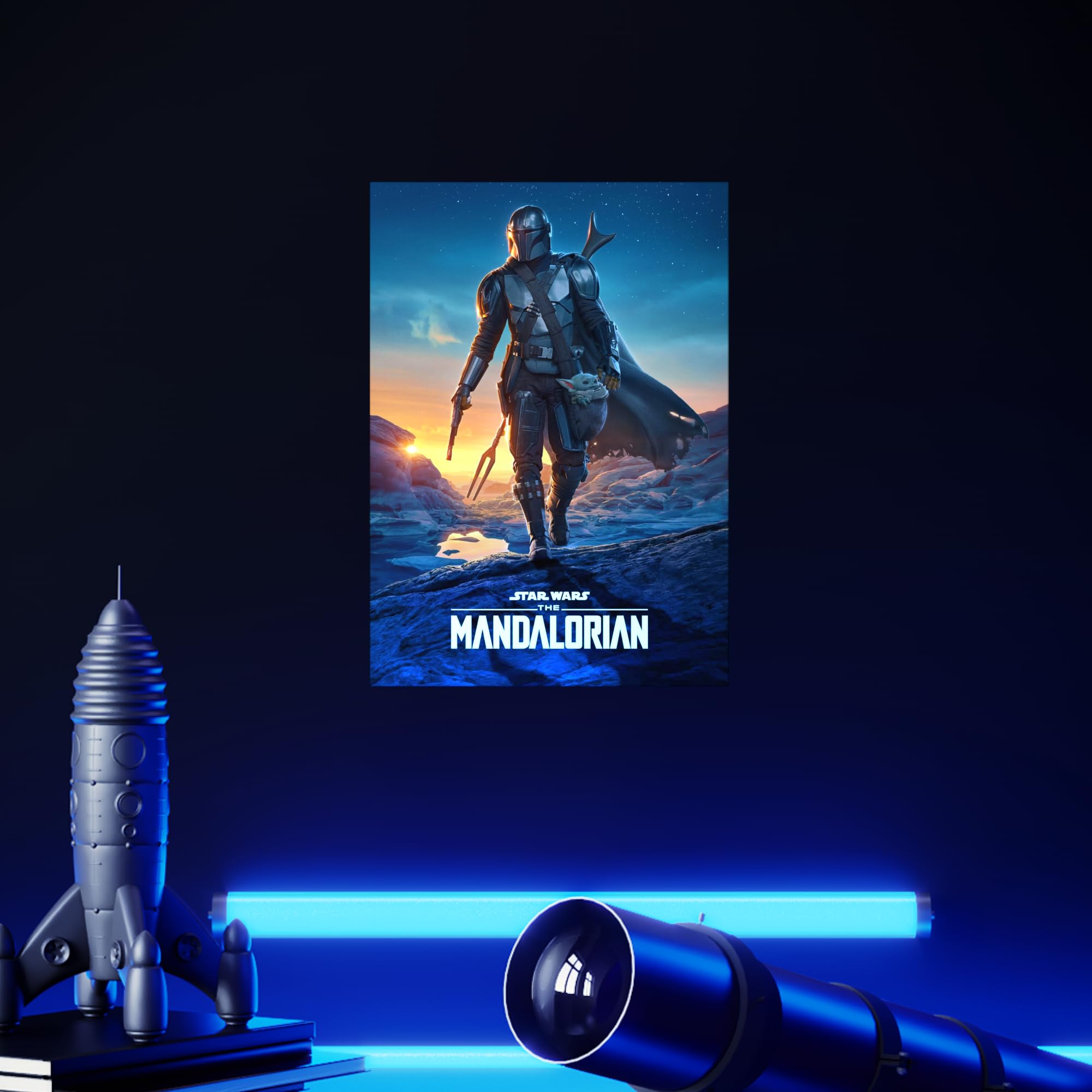 Displate Offiziell Star Wars MetallPoster Magnetische Befestigung Inklusive Lizenziert Bilder Hochwertiges Poster Mandalorian Season 2 Trailer Art - Mandalorian Season 2 Poster - 45 cm x 32 cm