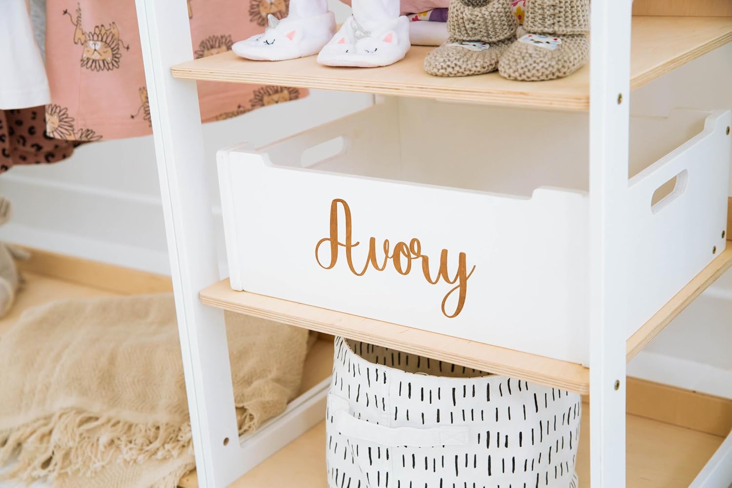 Personalized Montessori Clothes Rack for Kids – Small Dress Up Wardrobe, Hanging Clothes Organizer, Nursery Clothing Storage, Playroom Furniture with Custom Name and Hangers, Shelf Wardrobe Closet