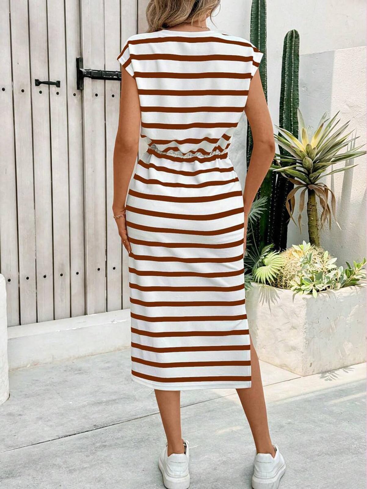 Abito Midi a Righe da Donna con Spacco e Coulisse in Vita | Abito a T-shirt con scollo rotondo, maniche ad aletta e coulisse regolabile; abito estivo con spacco laterale