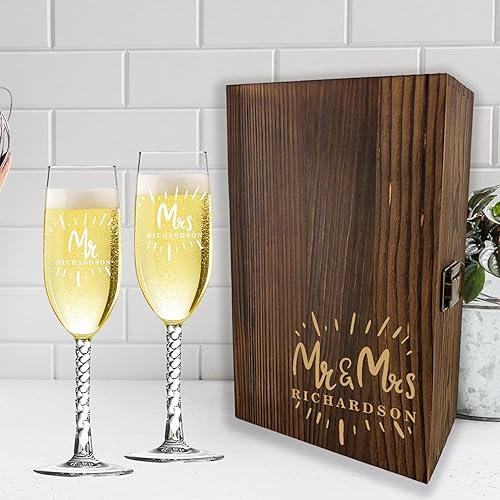 Miniatura 5 de Juego de copas de champán personalizadas Mr and Mrs  Regalos personalizados de boda y aniversario para parejas  Vasos de brindis grabados para novia