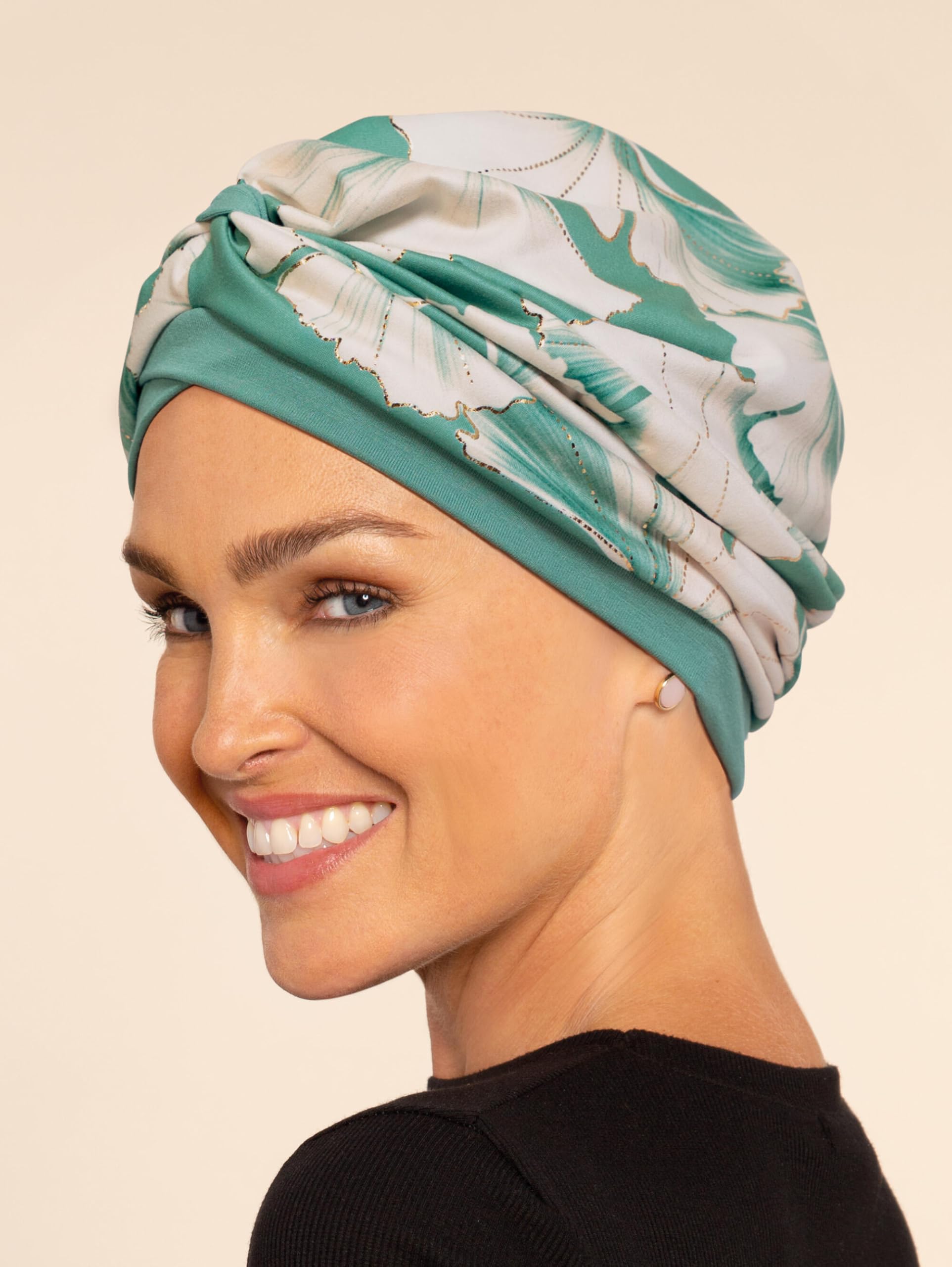 Lofty Turban Livia ist ein schlichter Damen-Turban aus Viskose, angenehm bei empfindlicher Kopfhaut