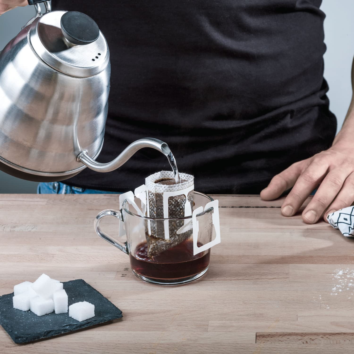 Corasol Premium Krimi & Kaffee Adventskalendermit 2025 Rätsel-Krimi: Wo ist Lord Edgerton - und Kaffees aus aller Welt im Coffeebag (240 g)