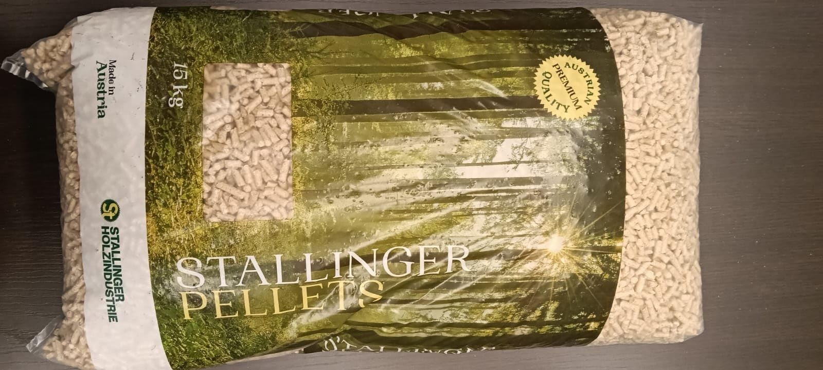 Pellet in Sacco 3x15kg - Pellet di Legno Naturale Qualità Premium Austriaca, Alto Potere Calorifico e Basso Residuo di Ceneri, Ideale per Stufe e Caldaie a Pellet (45kg)