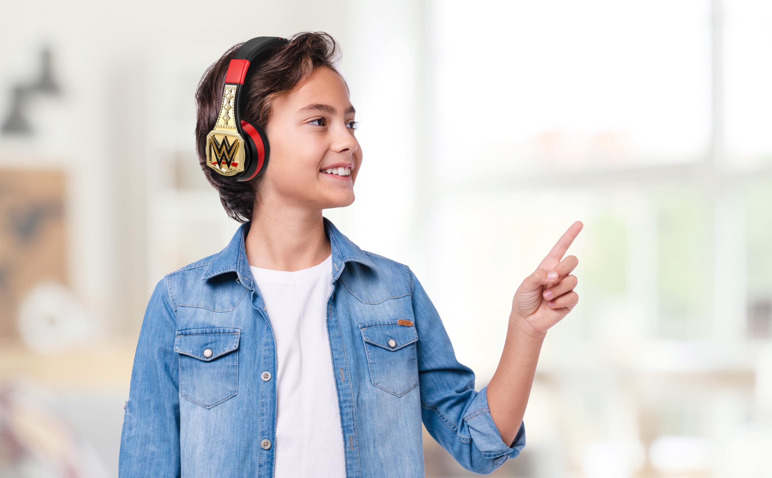 eKids WWE - Auriculares Bluetooth inalámbricos con micrófono, incluye cable auxiliar, auriculares para niños para escuela, hogar o viajes