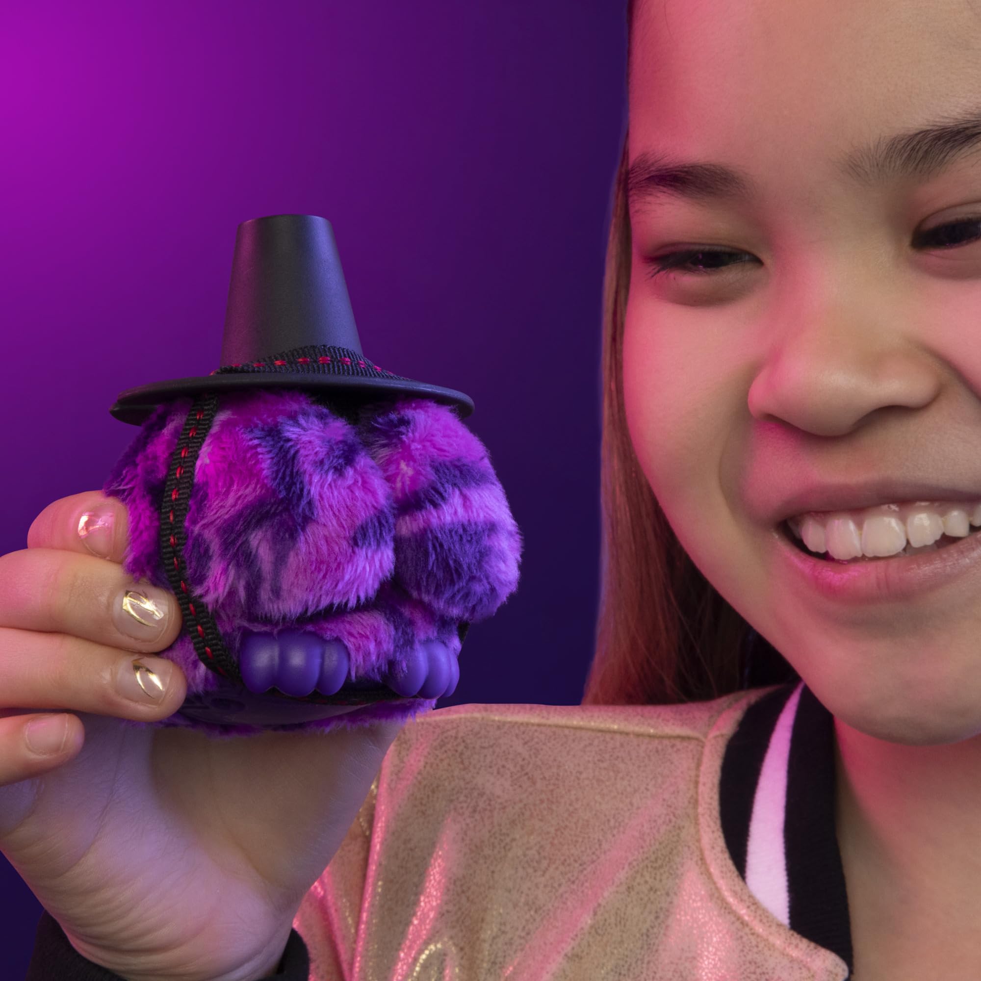 Furby Furblets Demon Saja Boy z filmu K-popowe łowczynie demonów, miniaturowa pluszowa elektroniczna zabawka kolekcjonerska w skali 7,6 cm