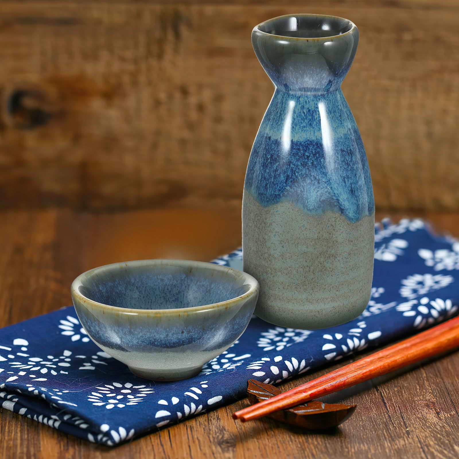 FRCOLOR Set Sake Set Giapponese in Ceramica Elegante e Classico Brocca da 130ml e Bicchierini da 40ml, Pratico per Uso Familiare e Decorazione da Tavolo