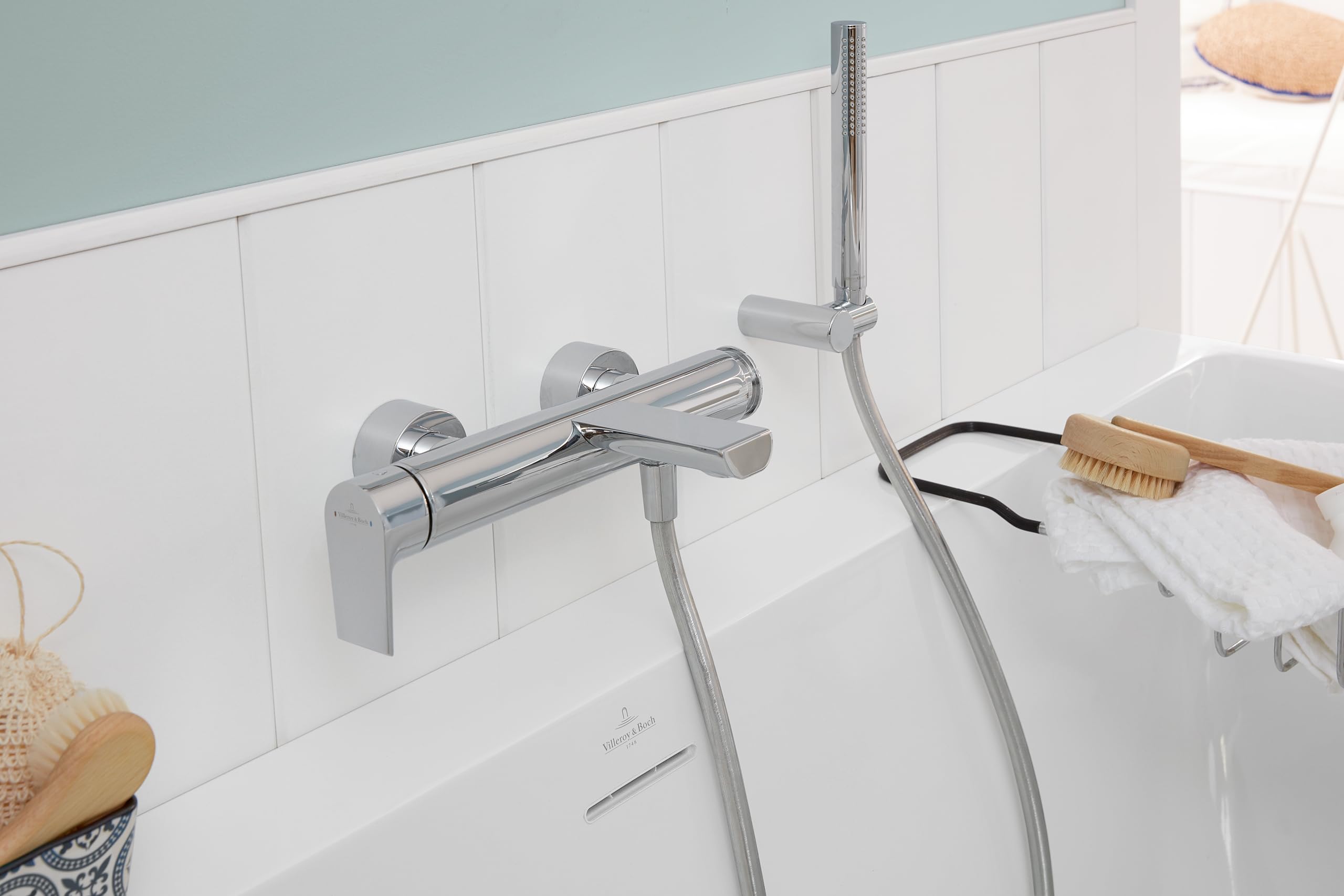 Villeroy & Boch, soporte universal para ducha de mano para montaje en pared, soporte de latón resistente para cabezal de ducha, compatible con muchas duchas de mano, redondo – Cromo | Montaje en pared de latón compatible con muchas duchas de mano TVC00045