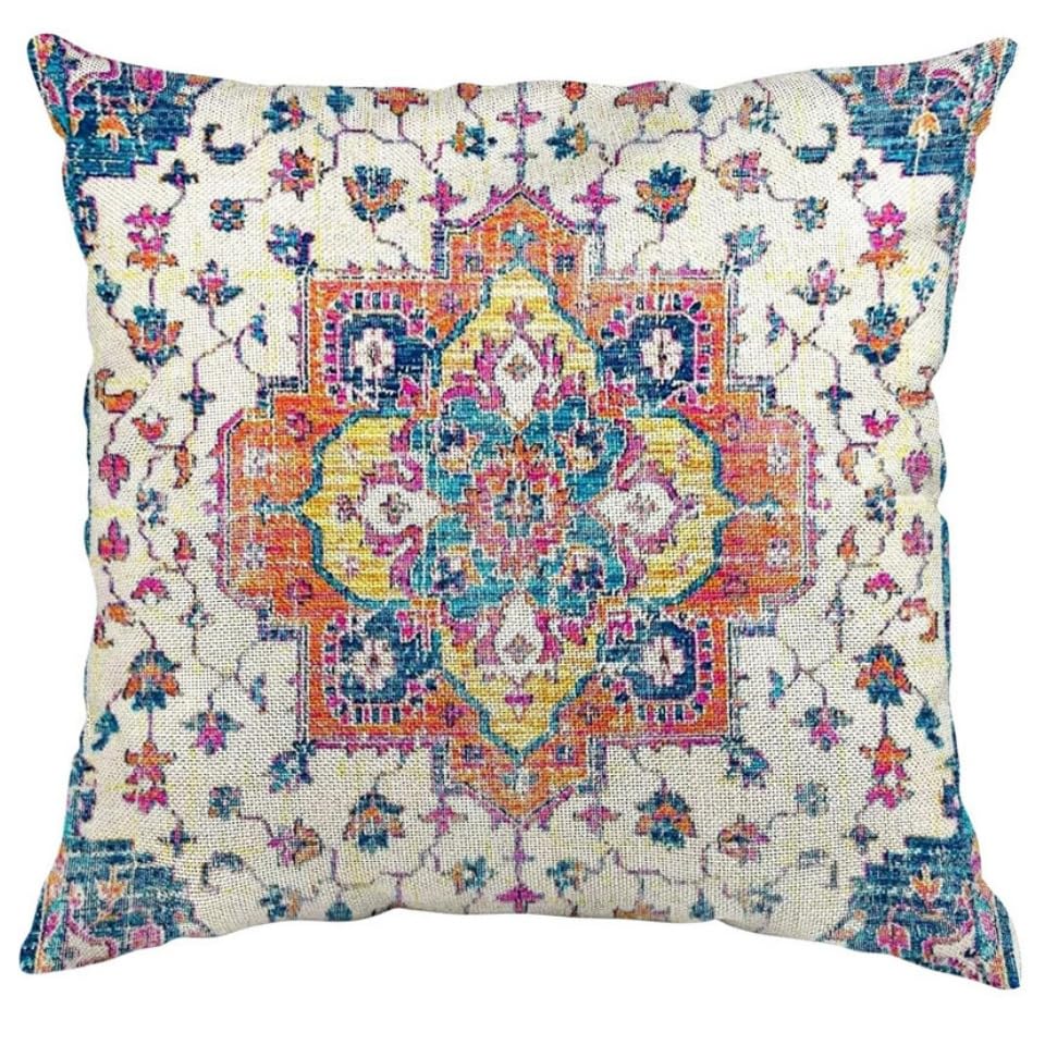 Housses de coussin de ferme pour redonner du cachet à un canapé d'intérieur usé
