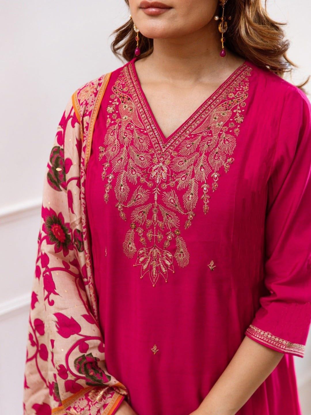 KLOSIA Women Embroidery Straight Kurta and Pant Set with Dup…