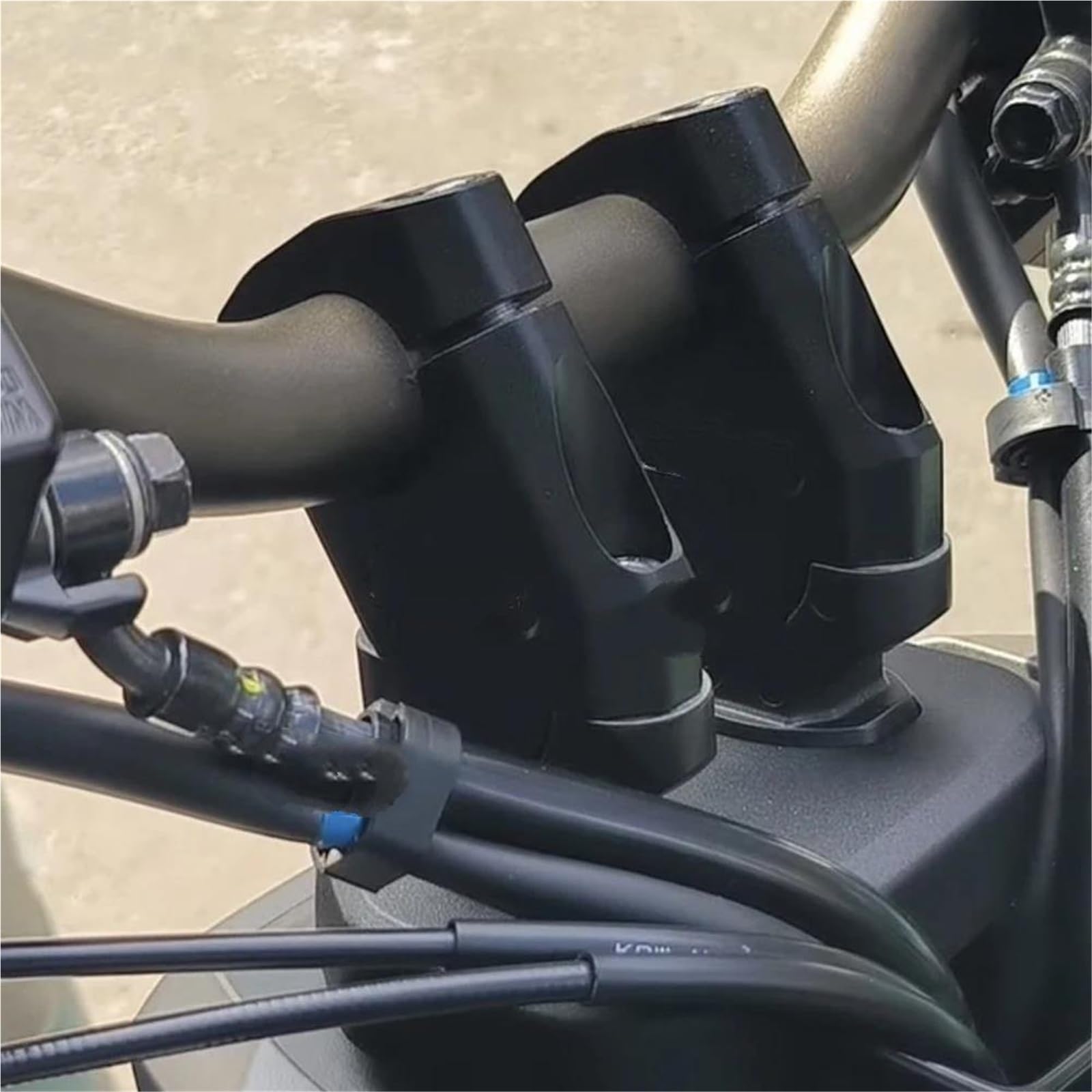 Motocicleta Elevador Manillar Elevadores De Manillar para Motocicleta para Yamaha XSR700 XSR 700 X SR700. Adaptador De Montaje De Abrazadera para Elevadores De Manillar. Elevadores(Negro)