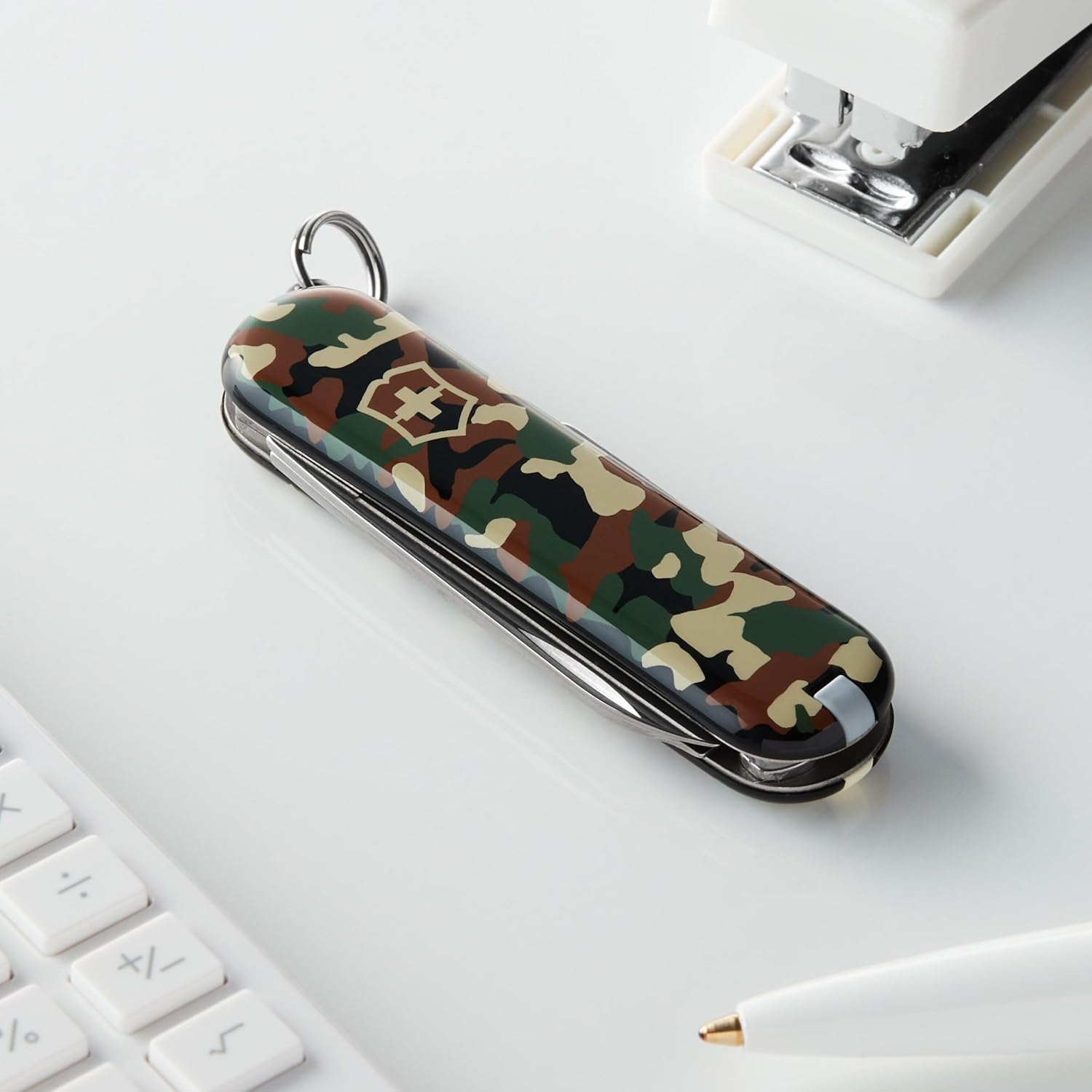Victorinox Swiss Army Classic SD Pocket Knife, Camo - Image 3