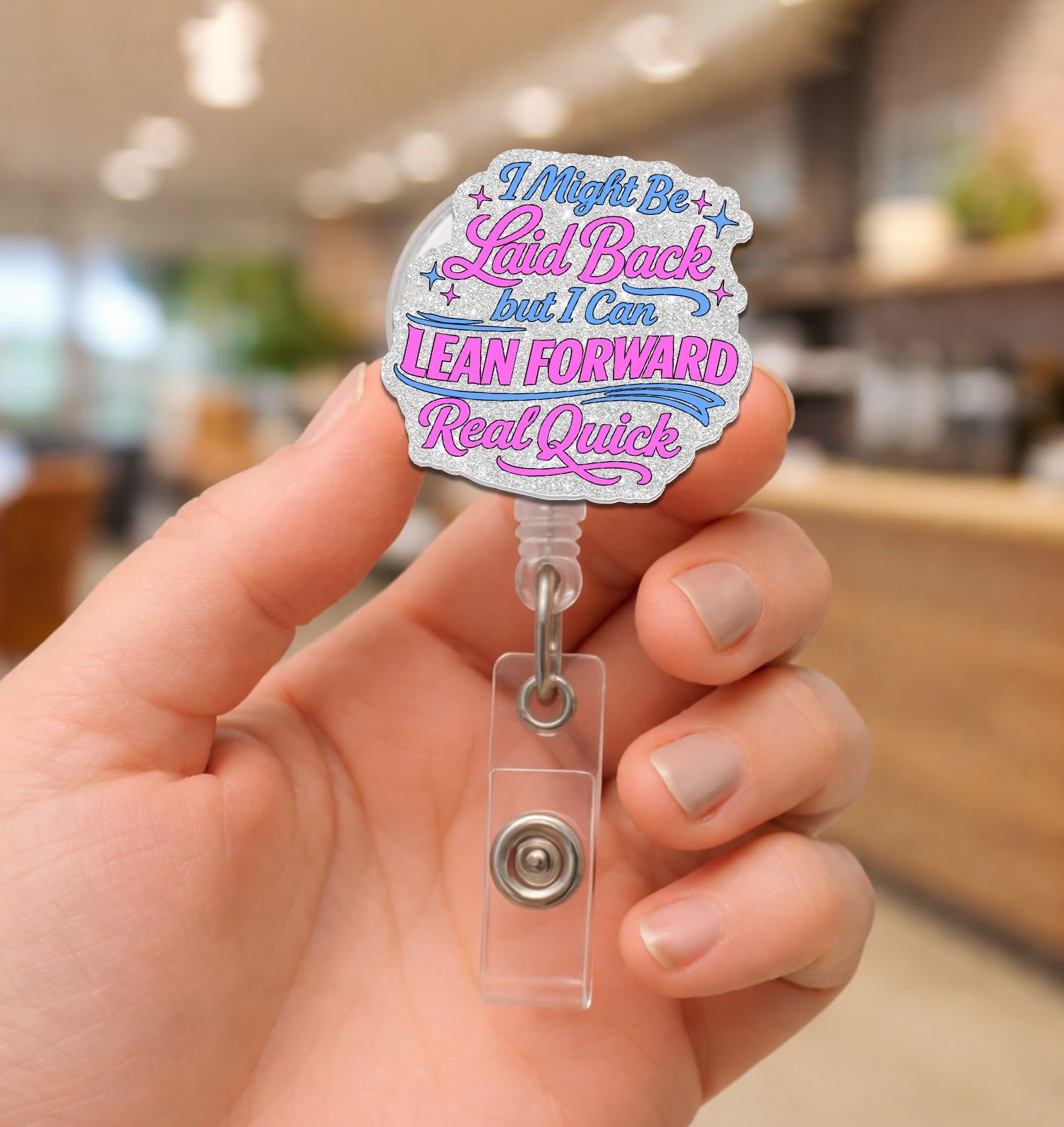 I Might Be Laid Back But I Can Lean Forward Real Quick Badge Reel, Srebrny brokat, chowany uchwyt na identyfikator, zabawny klips na identyfikator dla pielęgniarki, nauczyciela, personelu medycznego