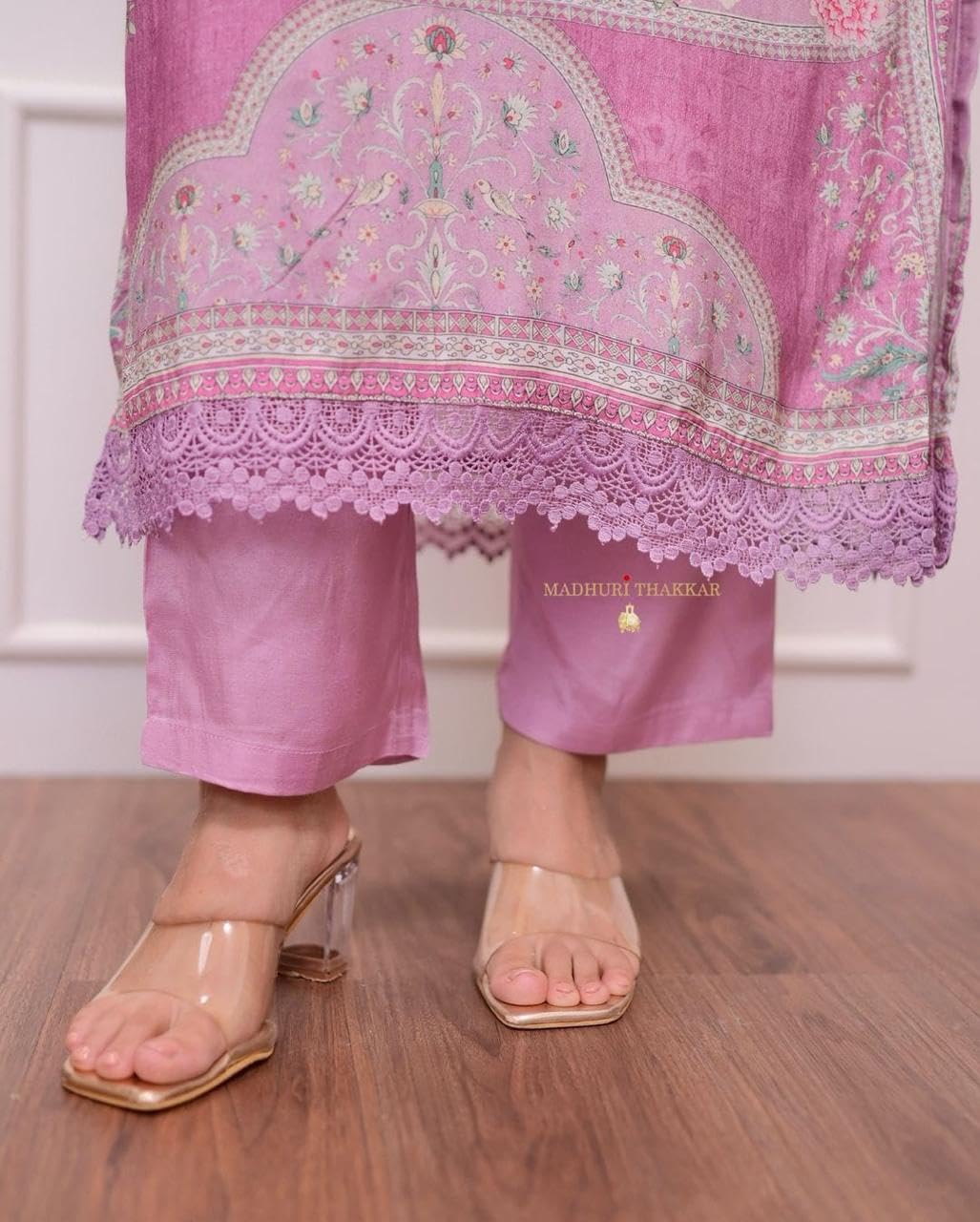 RangMahal Damen-Anzug aus reiner Baumwolle, indischer lila Musselin, Pakistanischer Anzug mit Digitaldruck und Handstickerei, Hose und Dupatta-Set, Lavendel, Medium
