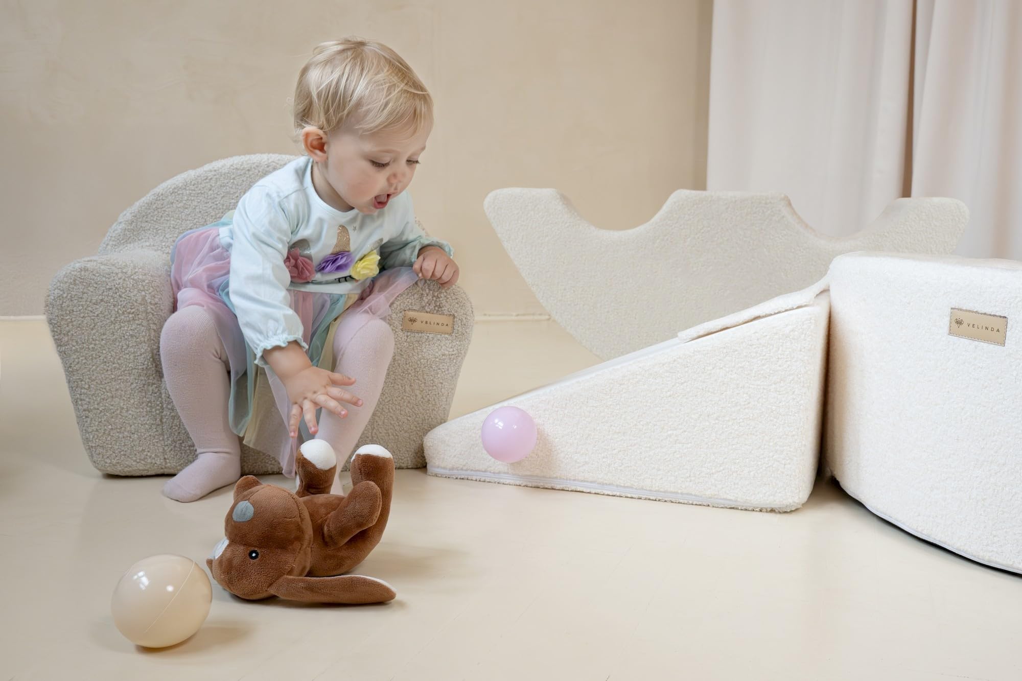 Velinda Poltrona poltroncina Morbida Gioco Giochi Bambini Bimbi cameretta stanzetta in bouclè (Colore: Cappuccino)