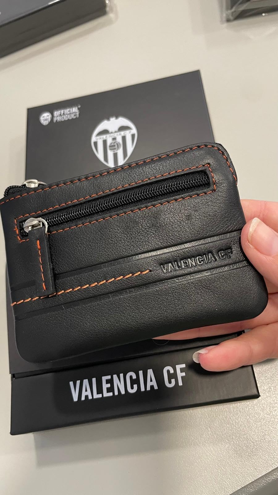 Valencia CF Monedero de Piel Genuina, Negro con Costuras Naranjas, Cartera con Cremallera. Producto Oficial