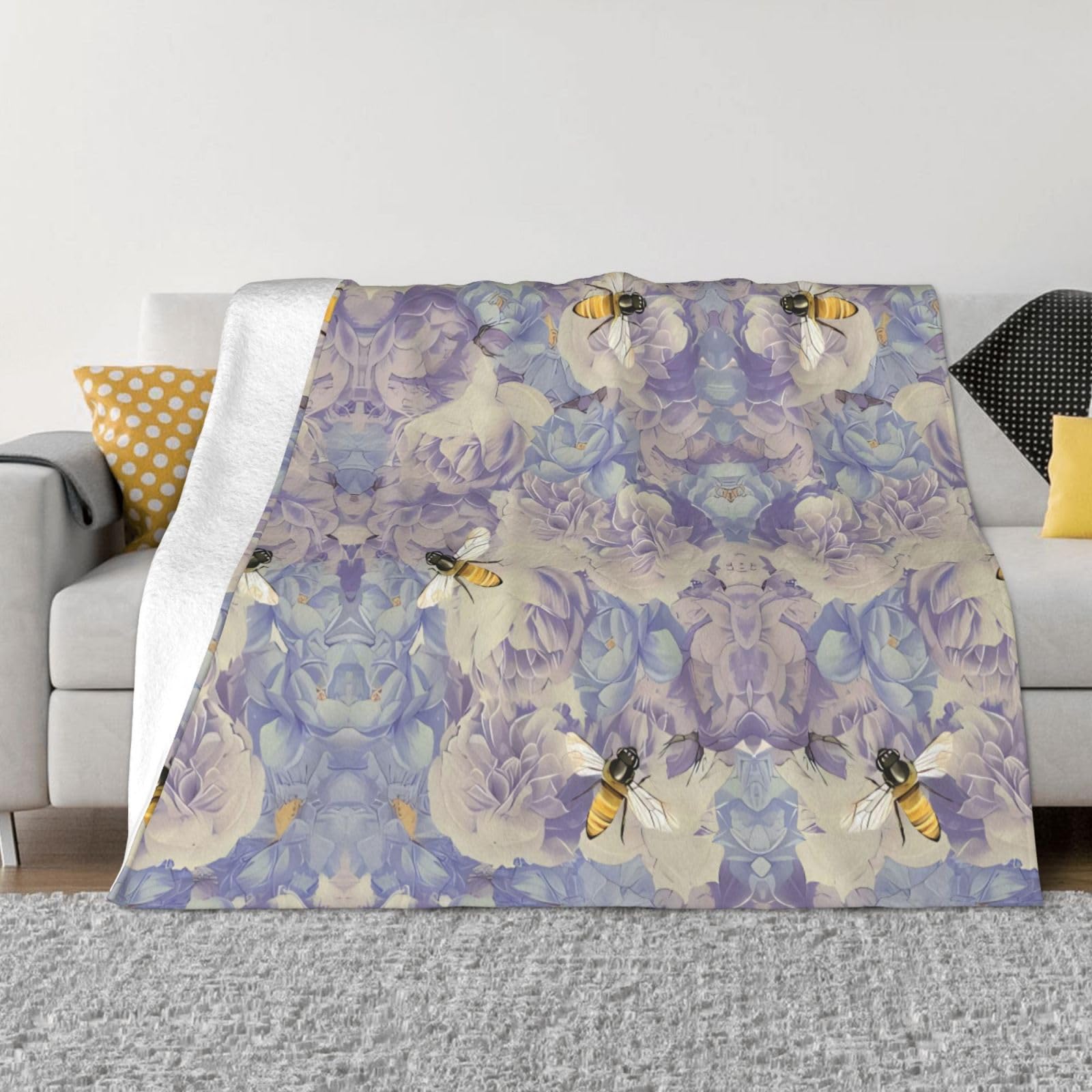 Couverture abeille en flanelle pour un moment cocooning sur votre canapé