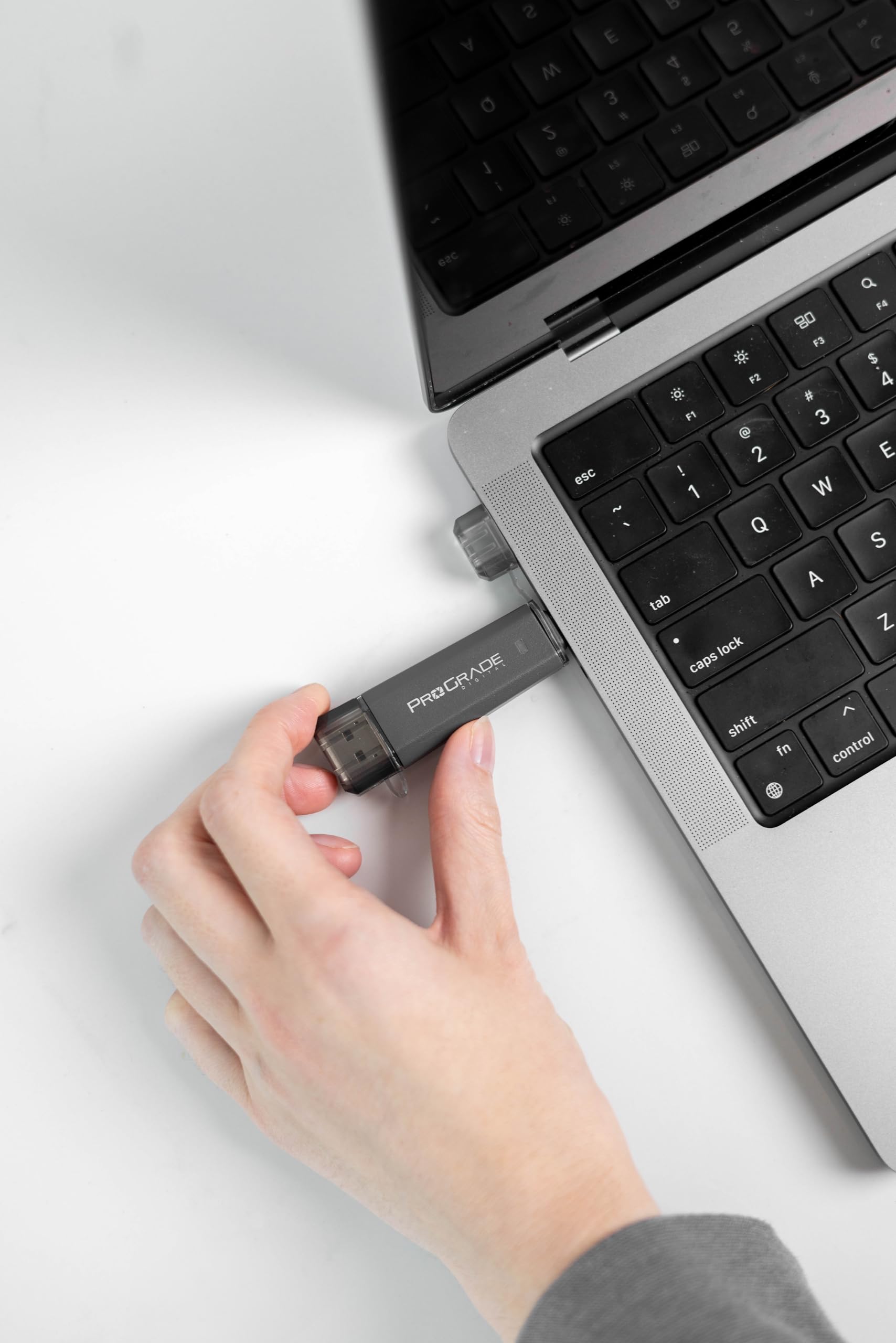 Amazon.co.jp: ProGrade Digital [USB3.2 Gen2] 500GB Ultra Portable