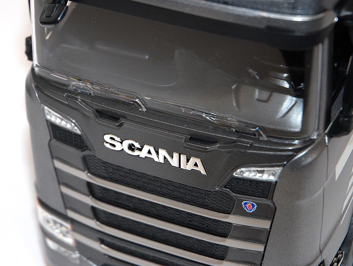 Camion RC 1/18 Huina 1501 Scania 770S V8 Grigio – 19 Canali 2.4 GHz con Luci e Suoni