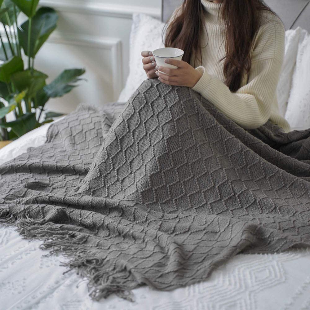 Rezlan UAE- Luxurious throw blankets for coziness setup on your bed or sofa (Cian)