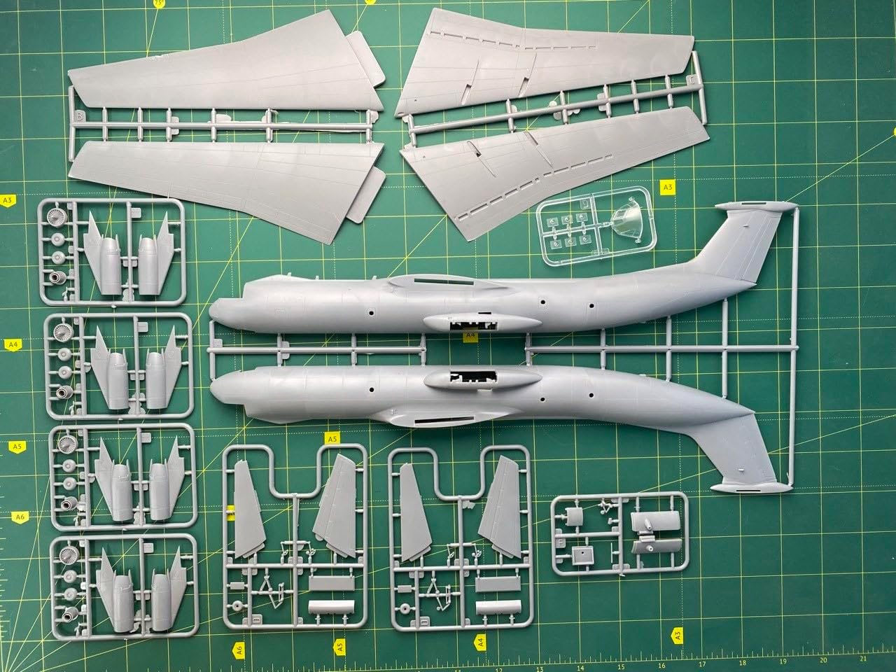 Roden 325 – Model Kit Lockheed C-141B Starlifter