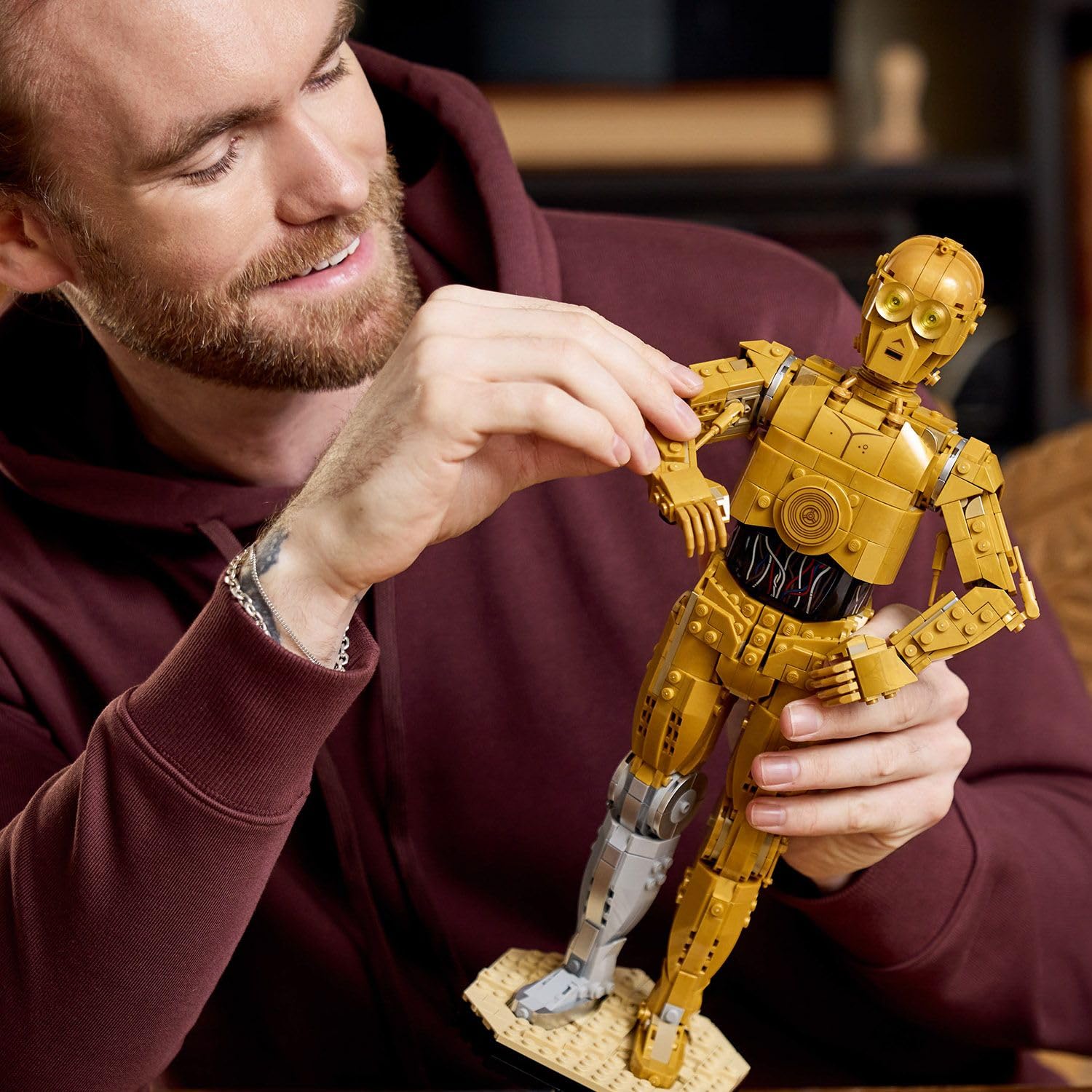 LEGO Star Wars C-3PO 75398 | Model droida, kolekcjonerski zestaw klocków dla dorosłych, prezent dla fana Star Wars, ozdoba na biurko, 1138 elementów