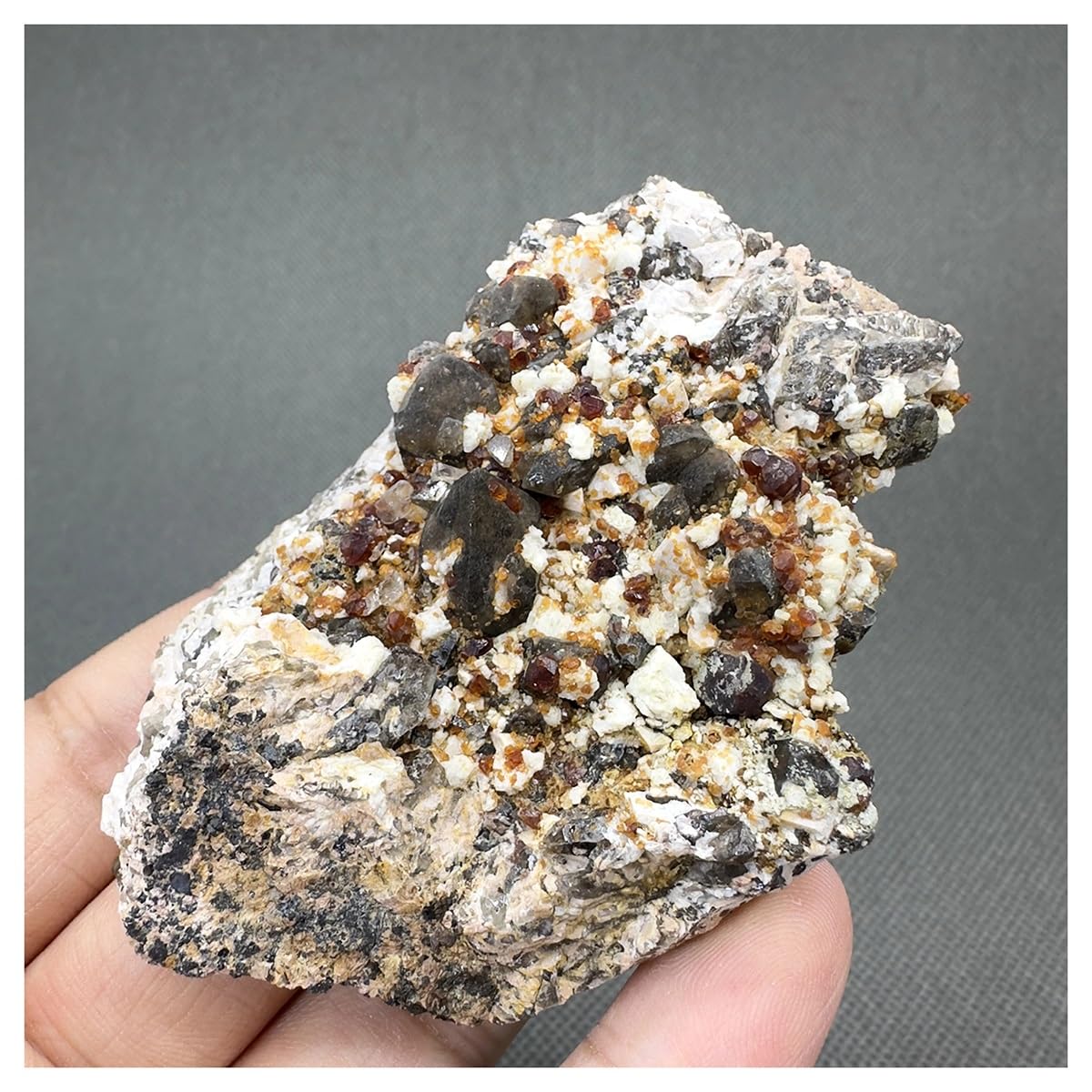LQYXGS Crystal Stone Home Decor Natural Rare Growing On Crystal Mineral Specimens Quartz Crystals(127g 52 * 24 * 83mm)