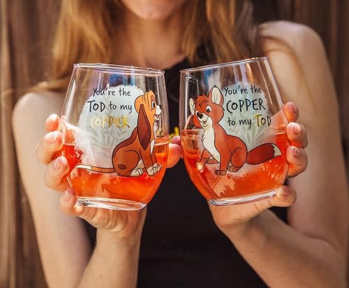 Miniatura 2 de Disney Fox and the Hound - Juego de 2 vasos de vino sin tallo con forma de lágrima | Vaso para mimosas, cócteles, licores | Esenciales de bar para