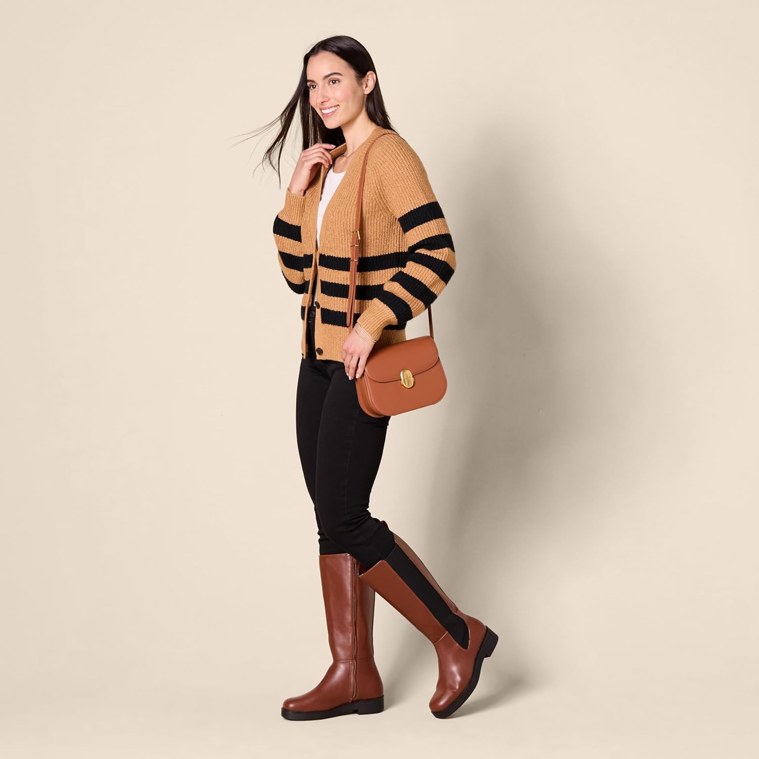 Amazon Essentials Women's Crossbody Flap Bag - Image 2