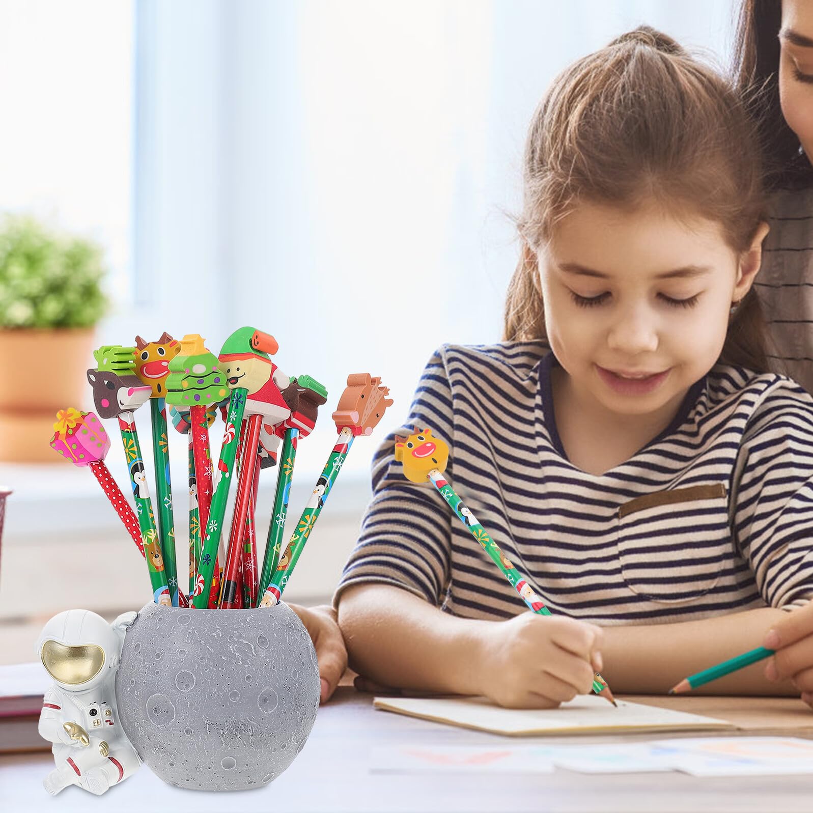 Housoutil 96 Pièces Crayons à Bois avec Gomme pour Garçon Fille Fournitures Scolaires Colorées de Noël Crayons Hb pour Dessin et Lot Créatif pour Garçons et Filles