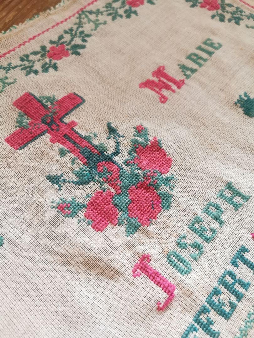 アンティークフランス 聖家族のニードルワーク刺繍タペストリー額装