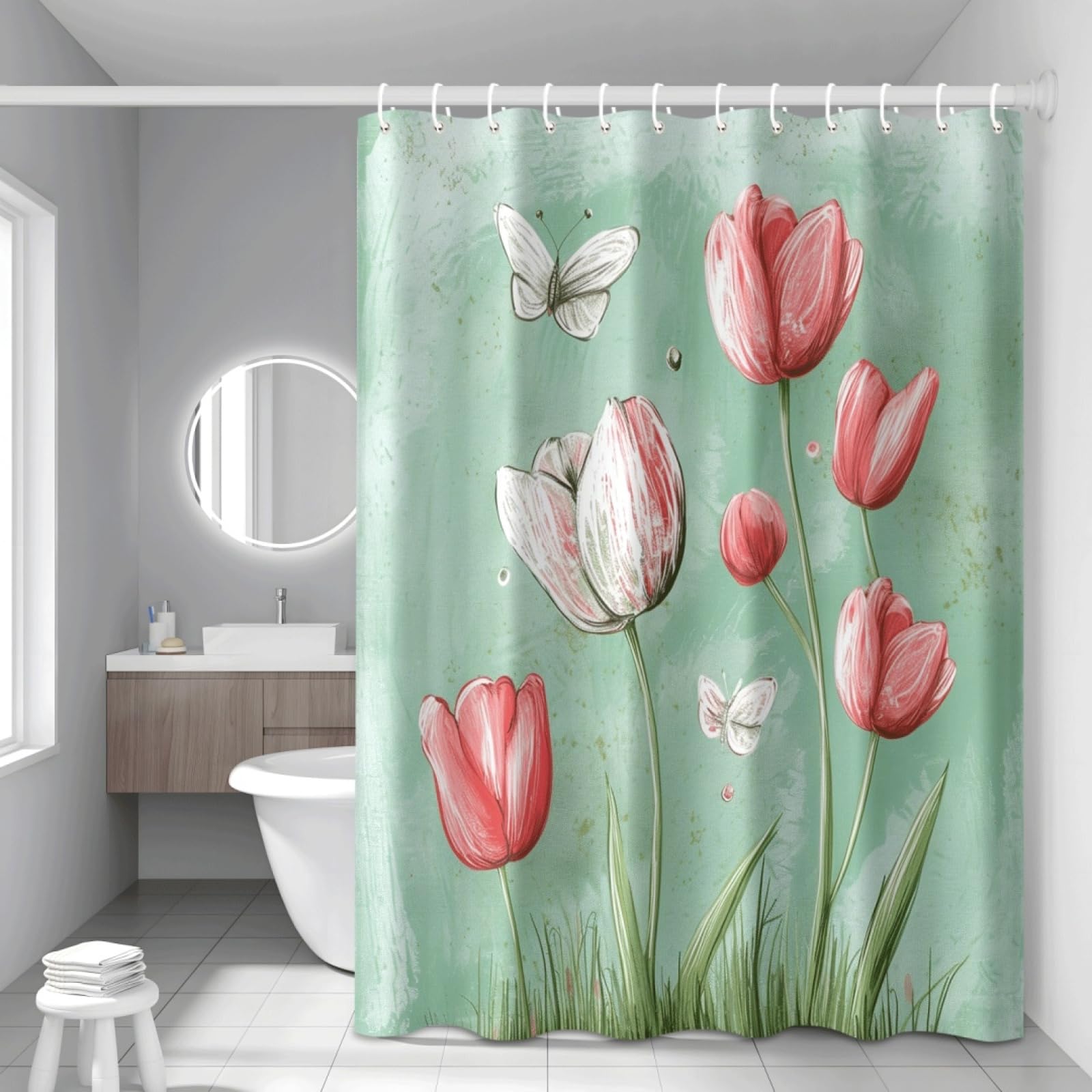 Rideau douche papillon vert clair pour créer une ambiance nature dans la salle de bain
