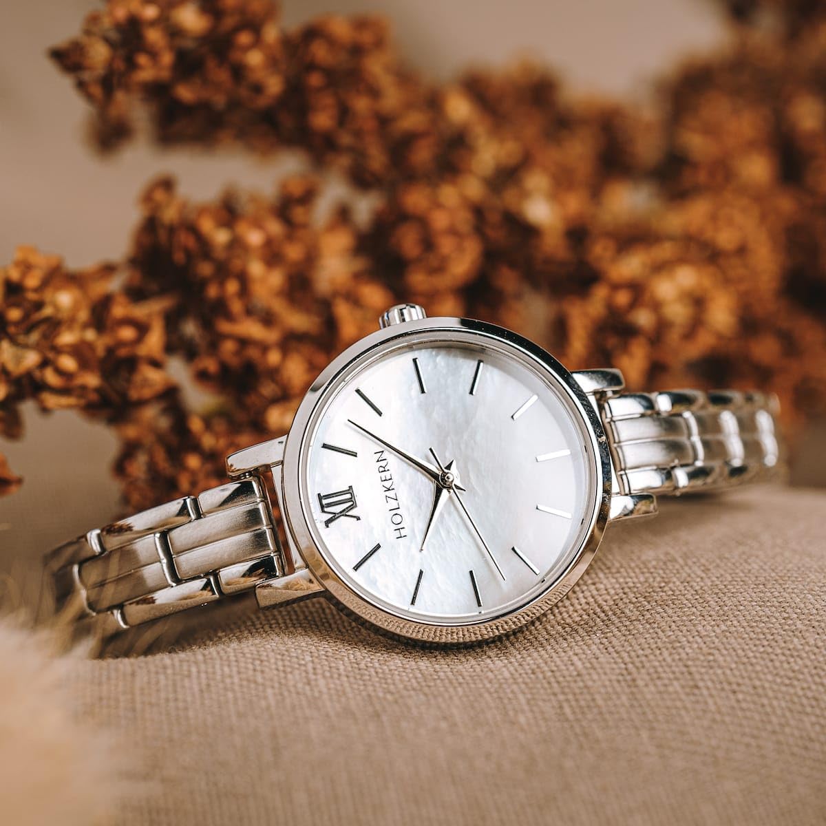 HOLZKERN Damenuhr Quarz Skadi Silberfarben/Perlmutt 9010631005023 | zarte Armbanduhr mit präzisem japanischen Quarzwerk für Frauen