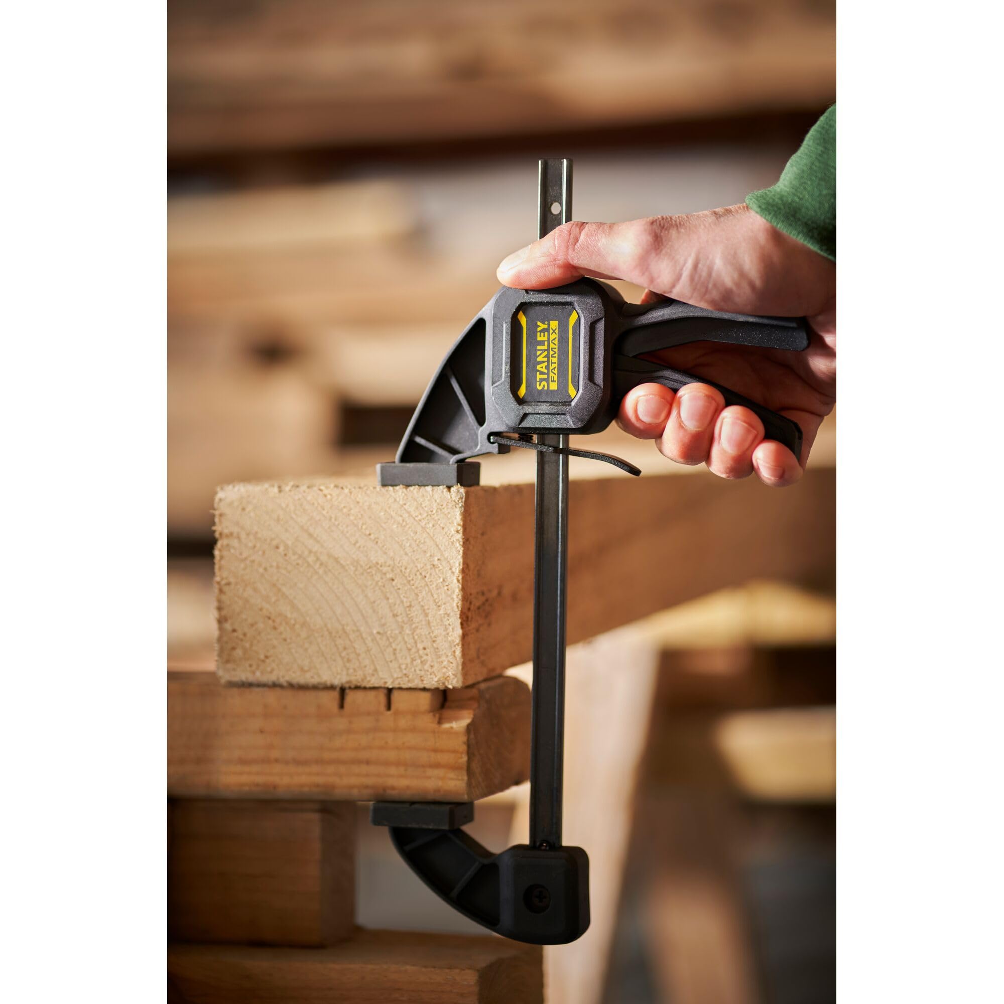 STANLEY FatMax Einhandzwinge Medium (325mm Schienen-Länge, 45kg Spannkraft, verwindungssteife I-Profil-Schiene, leichtes Umstellen von Spannen auf Spreizen, abnehmbare Schutzkappen) FMHT0-83232