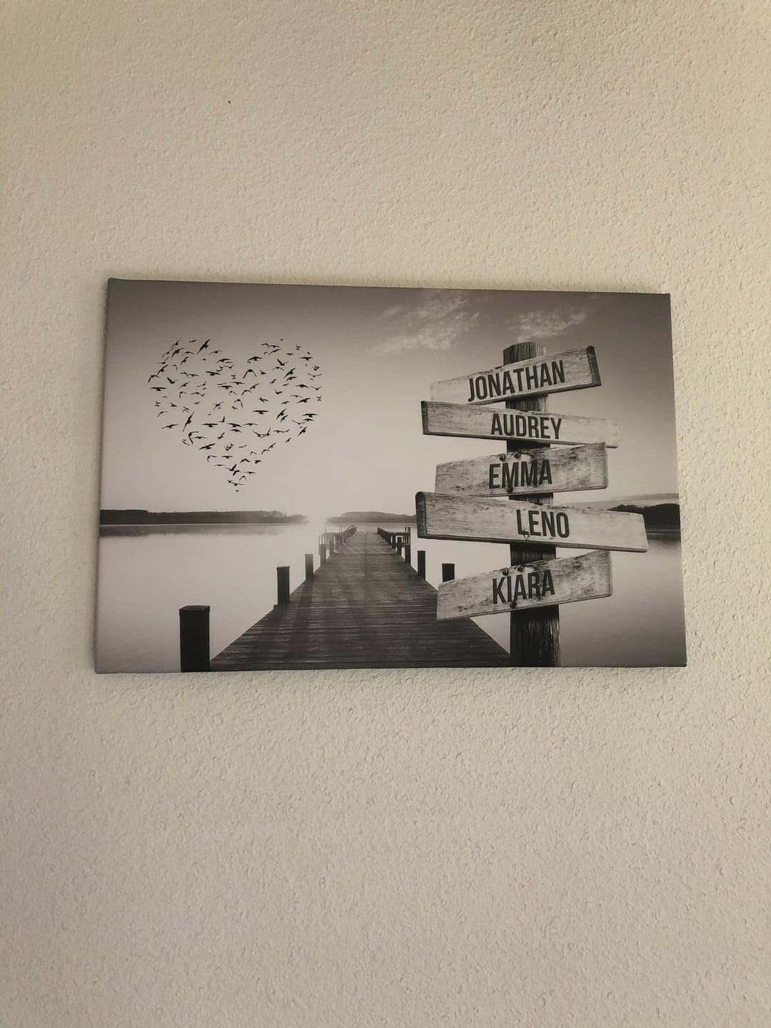 Toile personnalisée avec cadre prénom famille Coeur et ponton coucher de soleil Noir et Blanc tableau … (60 x 40 cm)