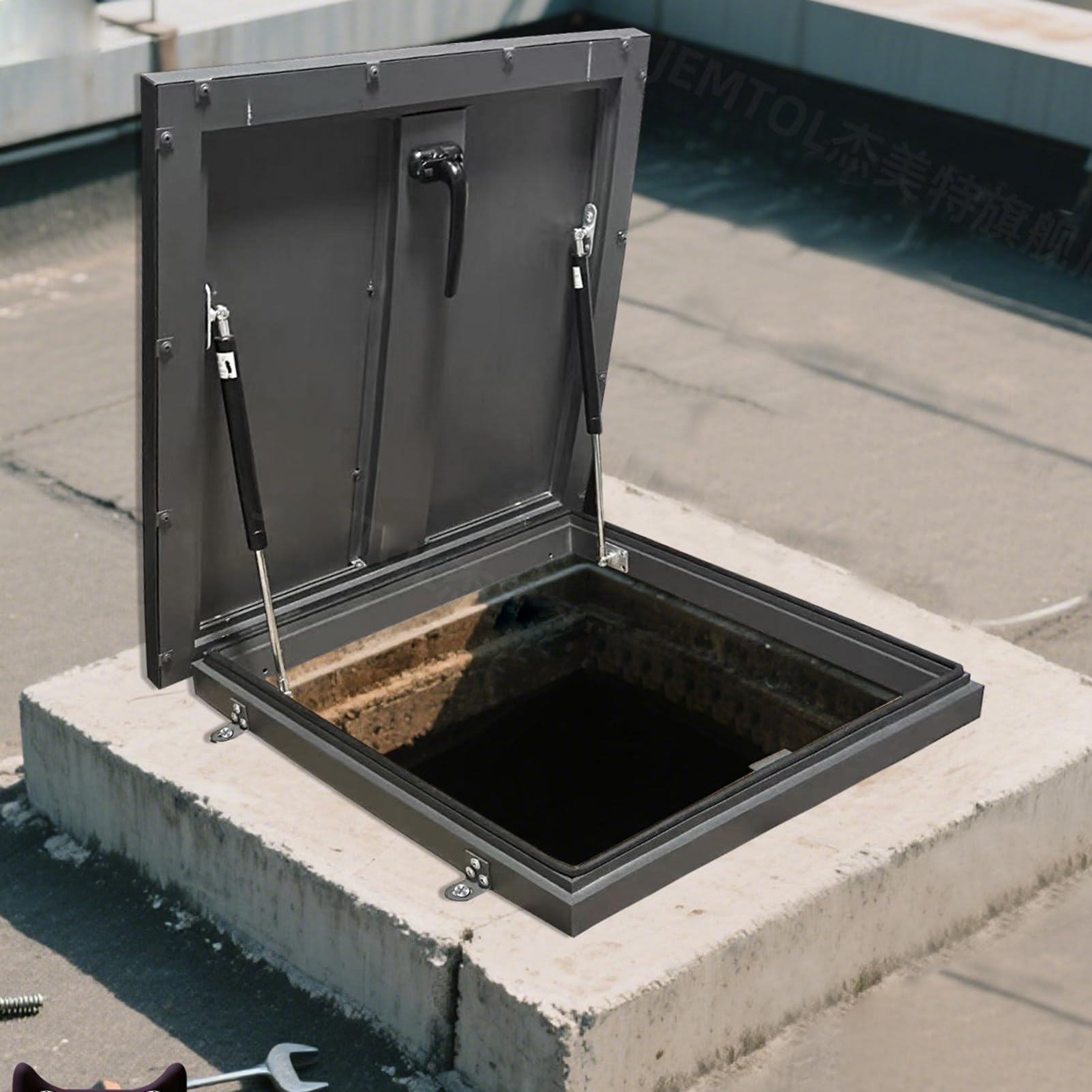 Trappe d'accès de toit anti-infiltration pour stopper l'humidité des combles de la maison